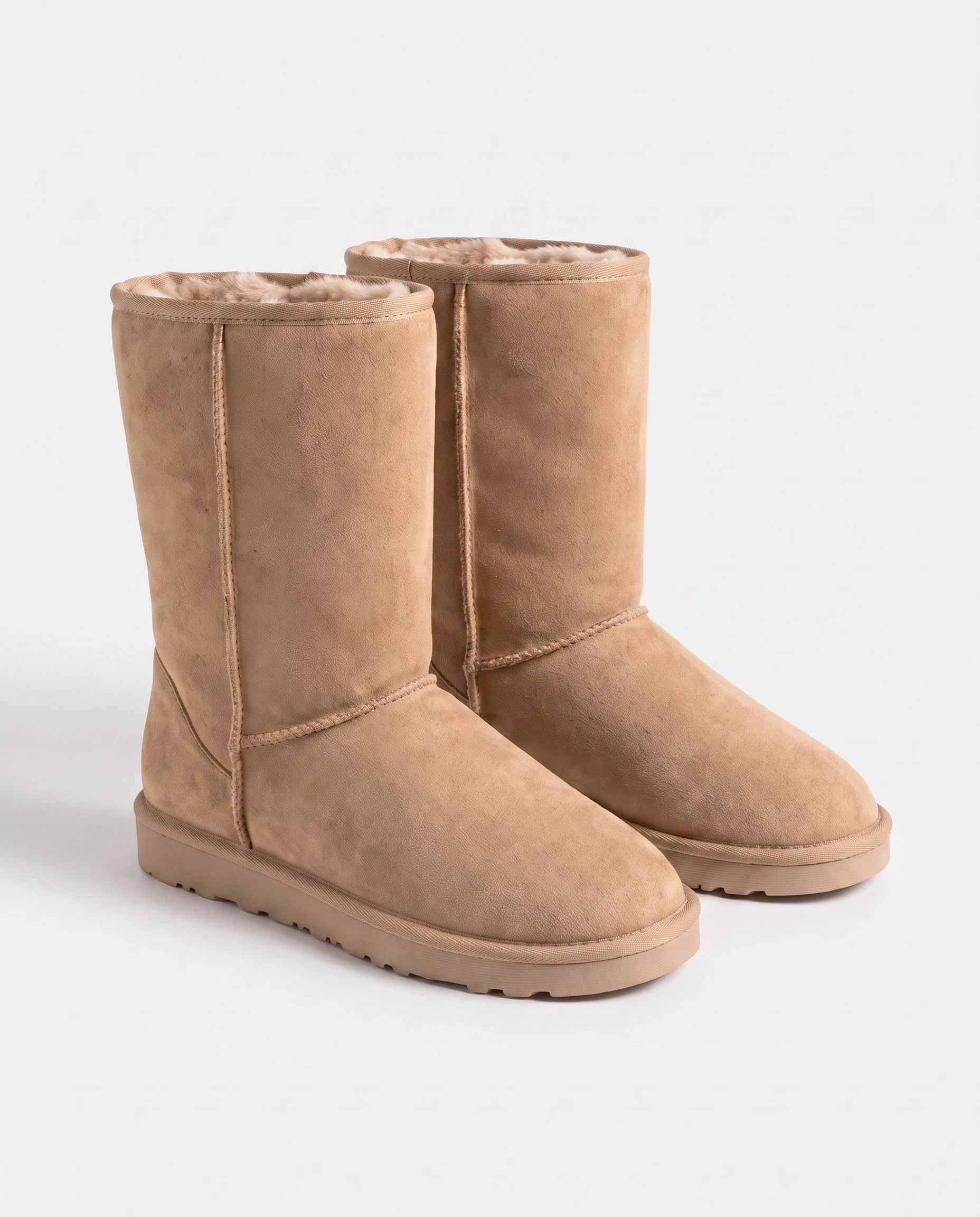 Bottes de neige classiques en suédine Gersande — Beige, paire en packshot studio