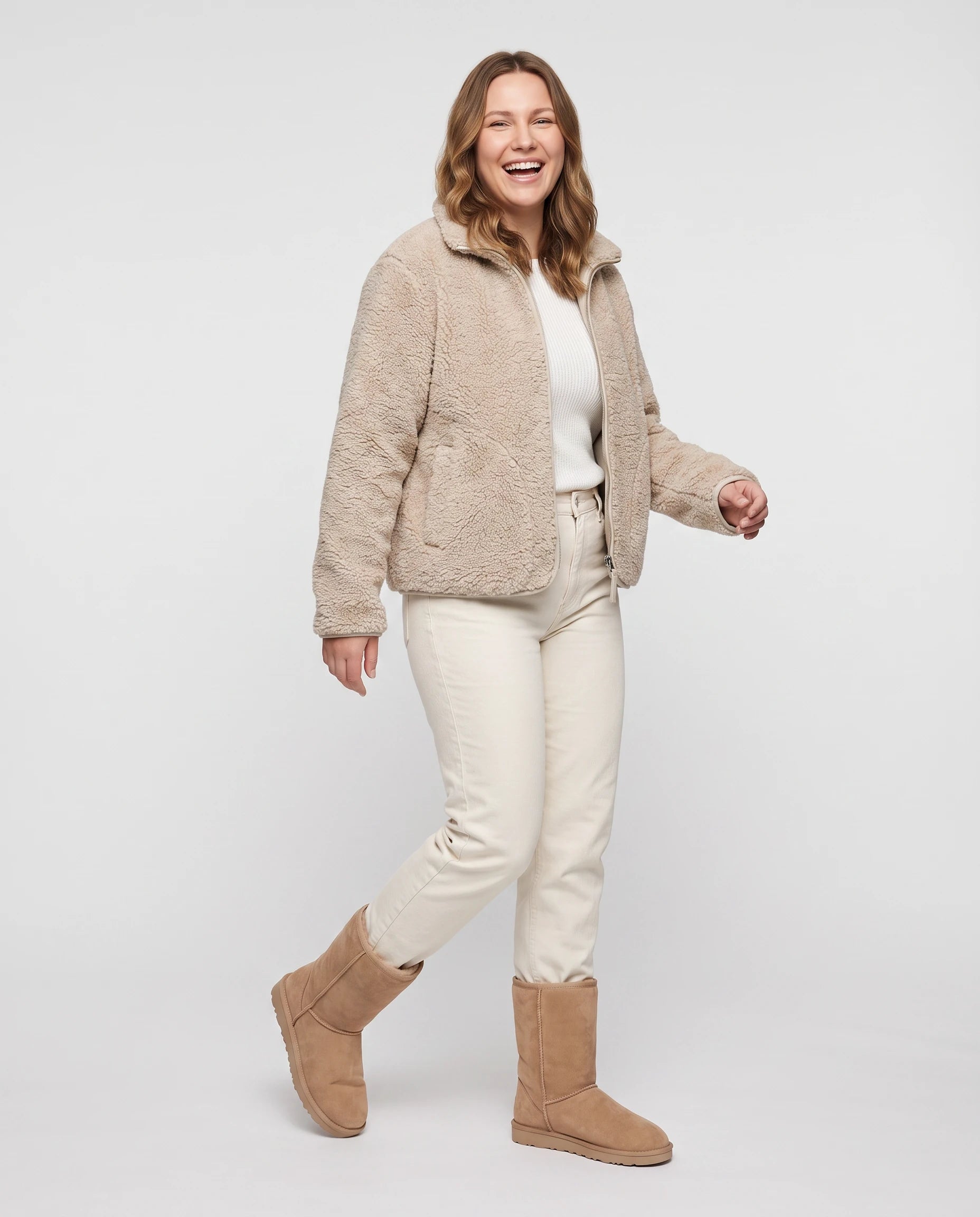 Bottes de neige classiques en suédine Gersande — Beige, portées en plein pied studio