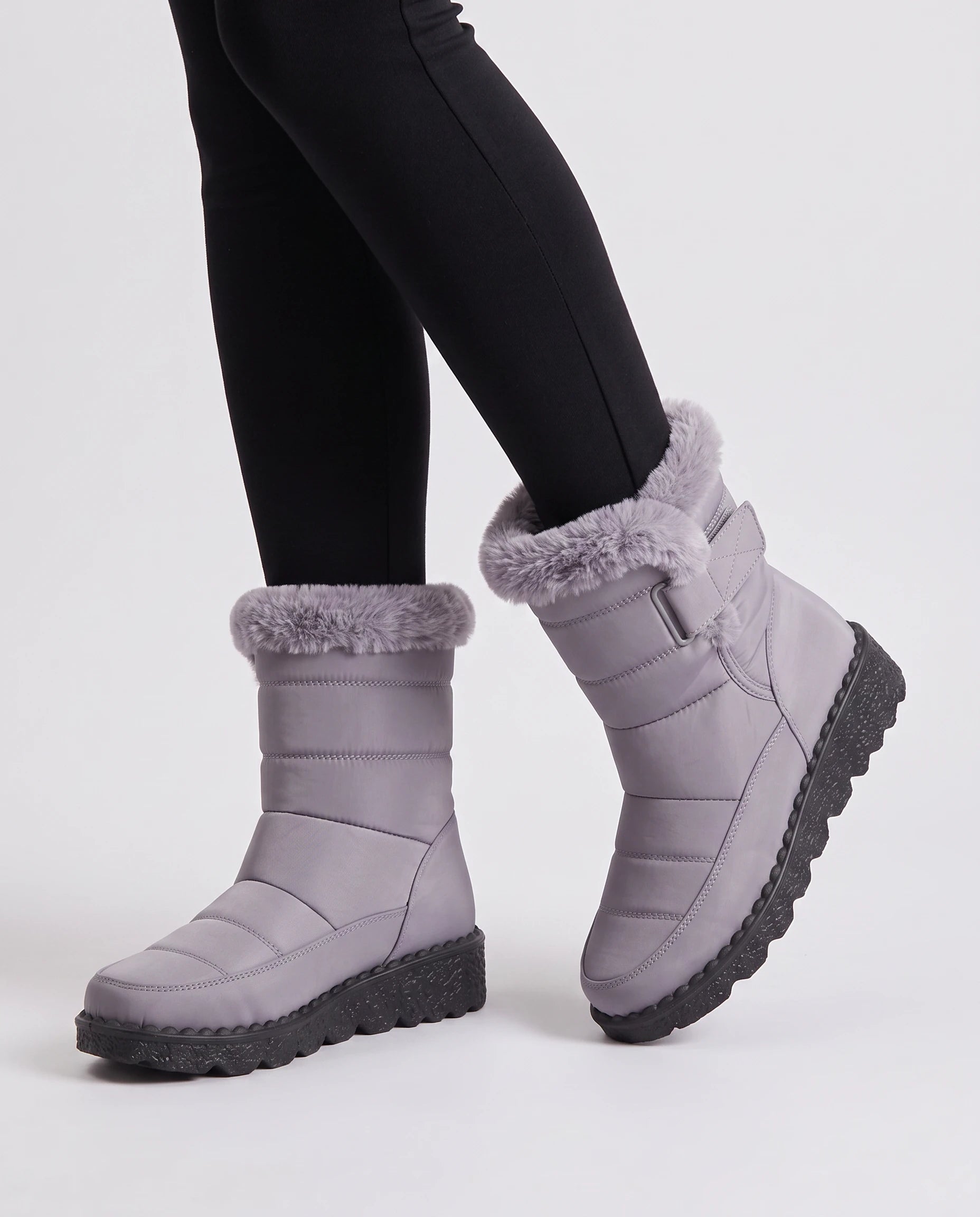 Bottes de neige matelassées imperméables Astride — Gris, portées en plan rapproché