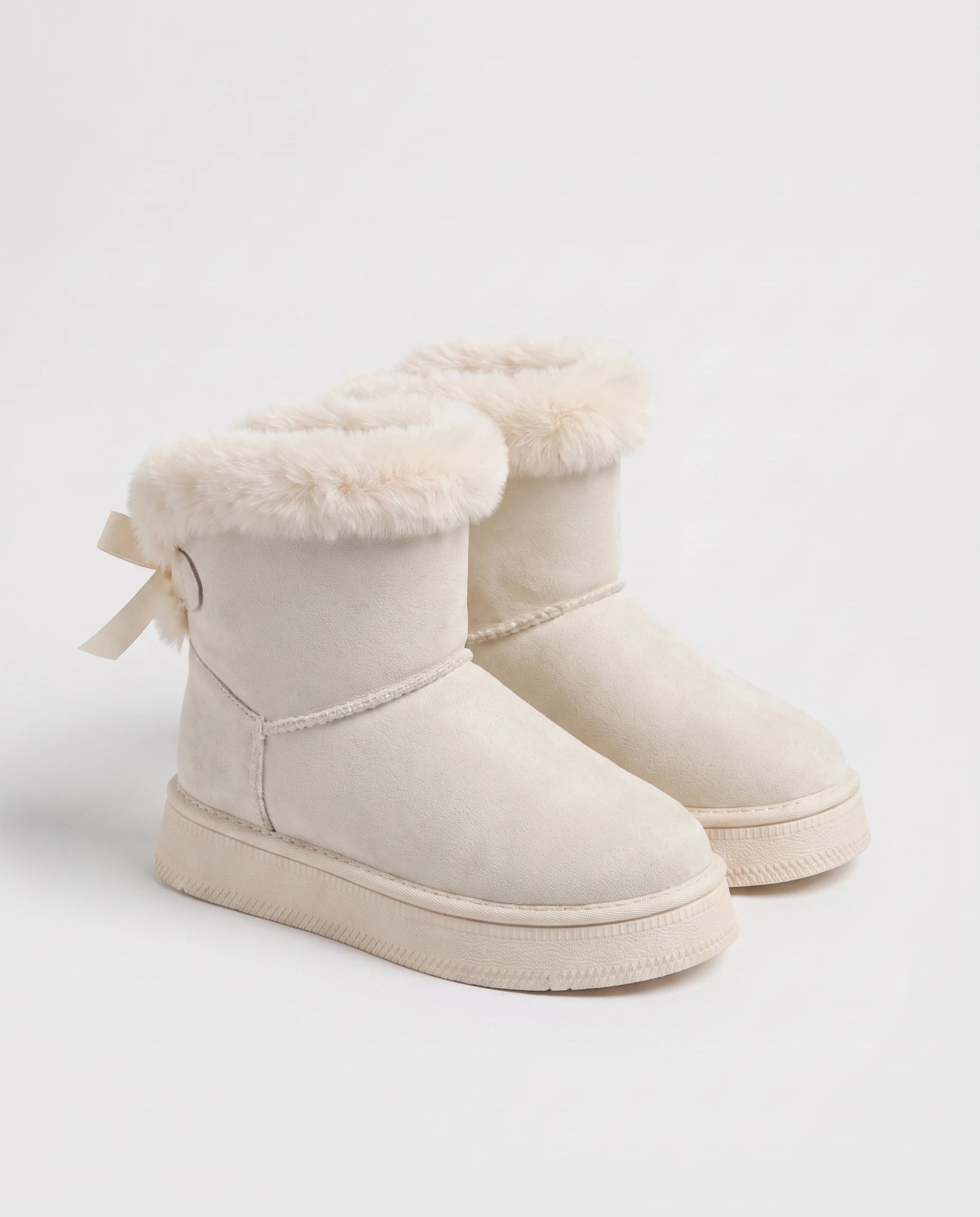 Bottes de neige à nœud et col fourrure Opaline — Blanc, paire en packshot studio