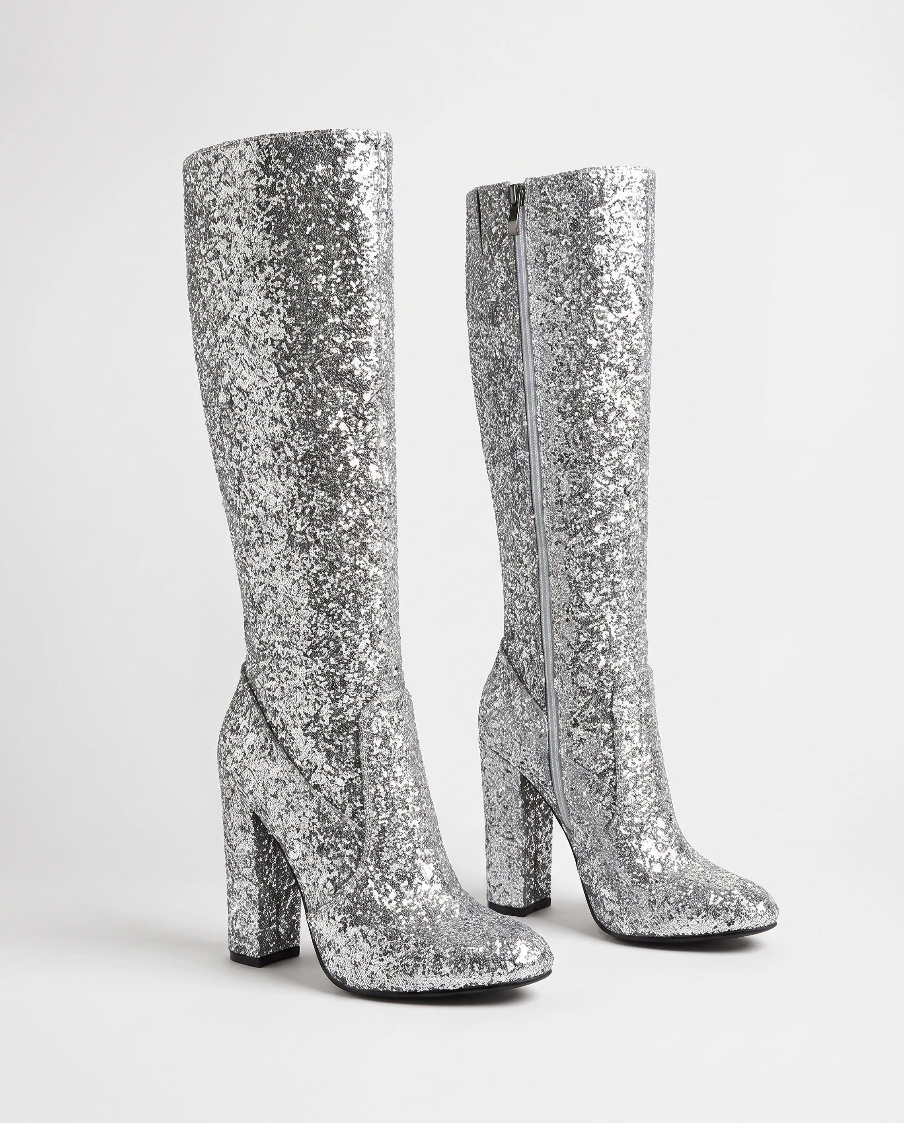 Bottes hautes à paillettes à talon large Éliette — Argent, paire vue de trois quarts en studio
