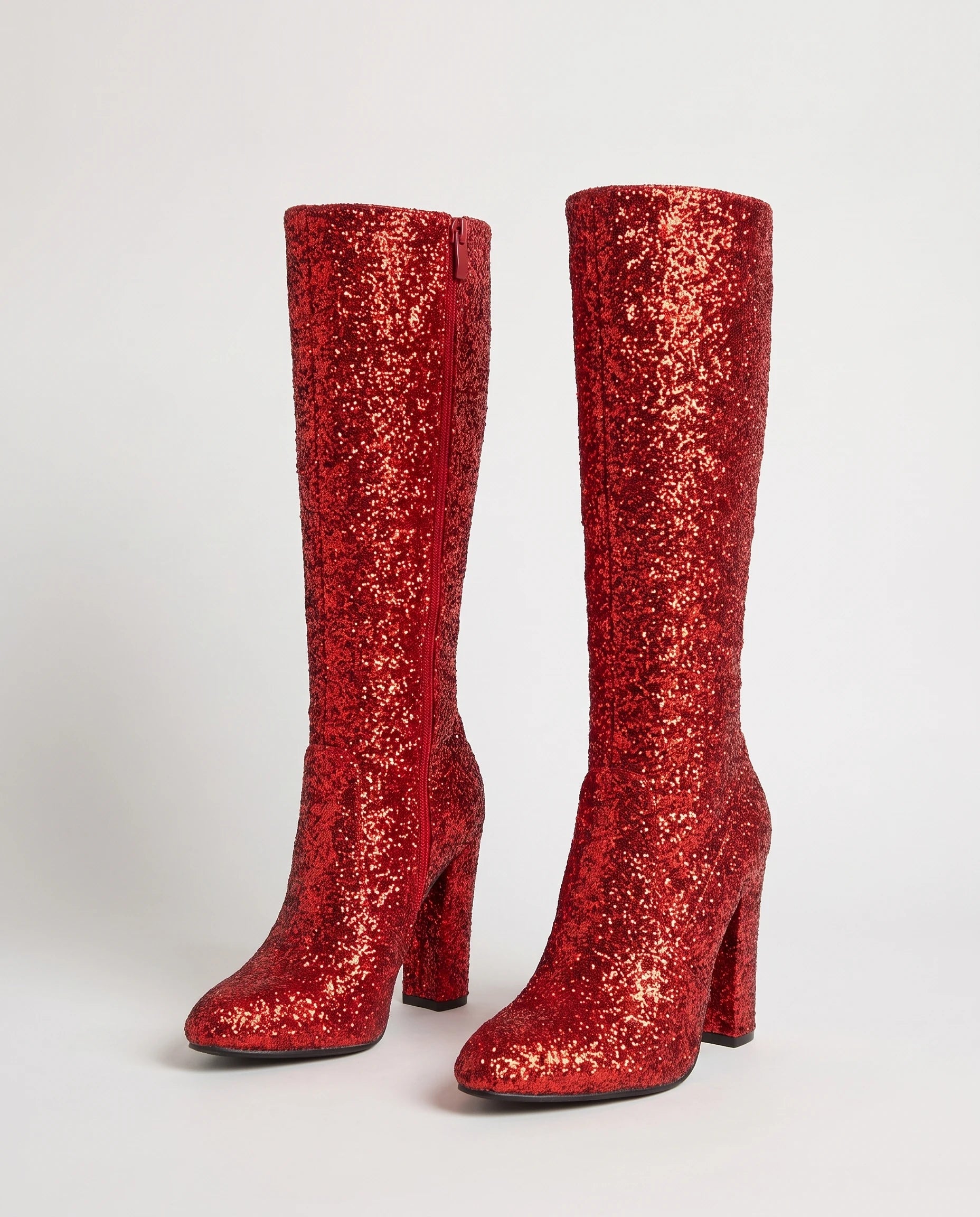 Bottes hautes à paillettes à talon large Éliette — Rouge, paire vue de face en studio