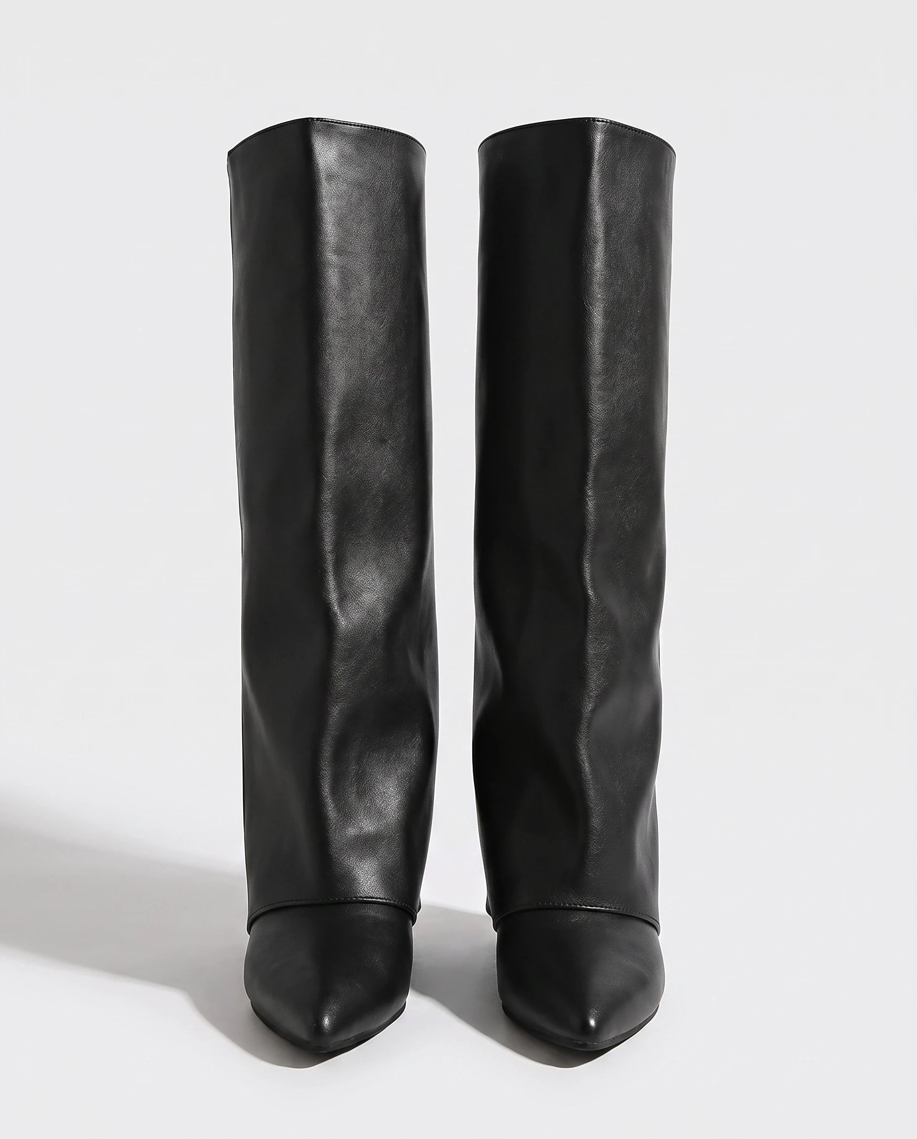 Bottes hautes à revers compensées en simili Jacqueline — Noir, paire en packshot studio