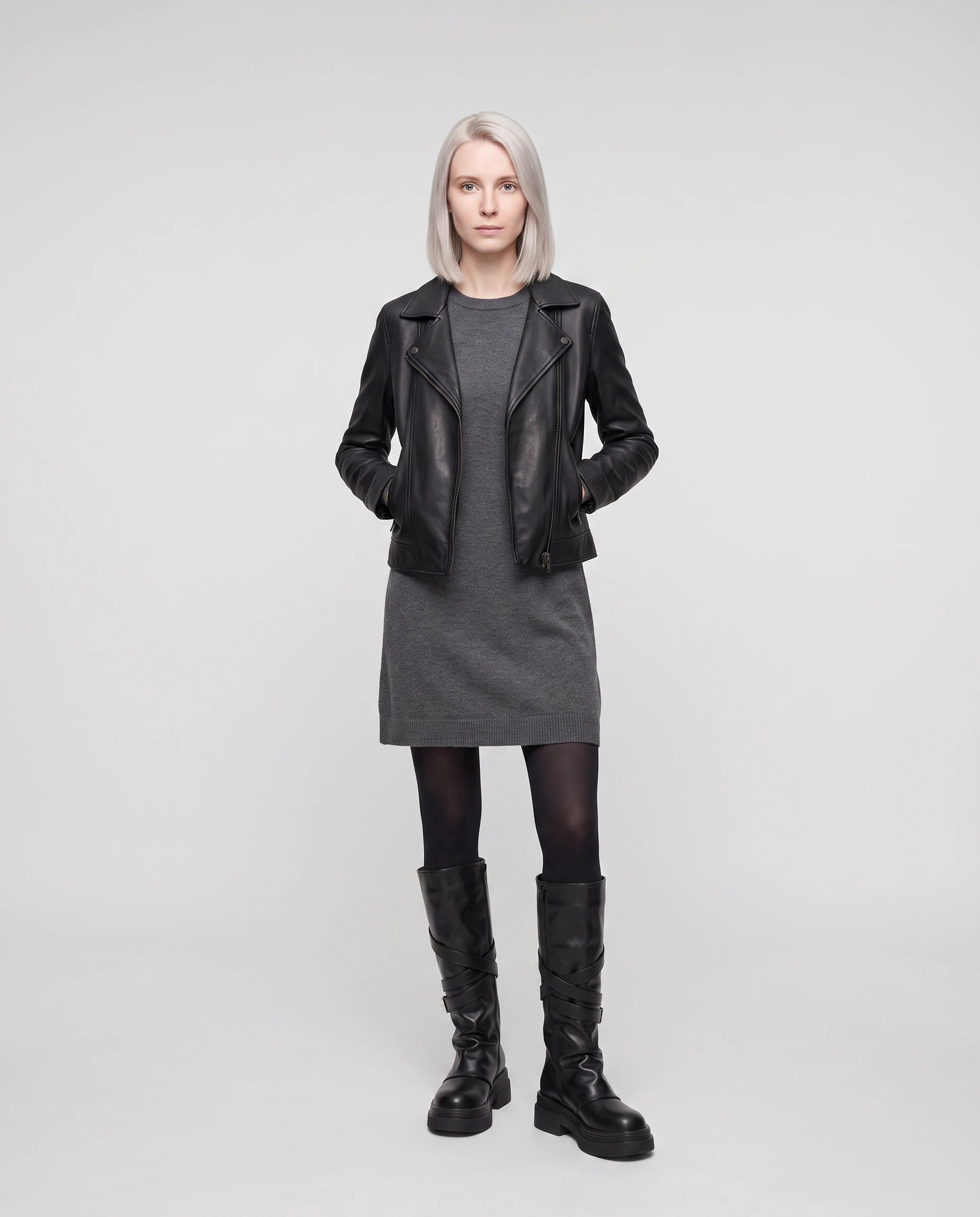 Bottes à sangles croisées et plateforme Judicaëlle — Noir, portées en plein pied studio