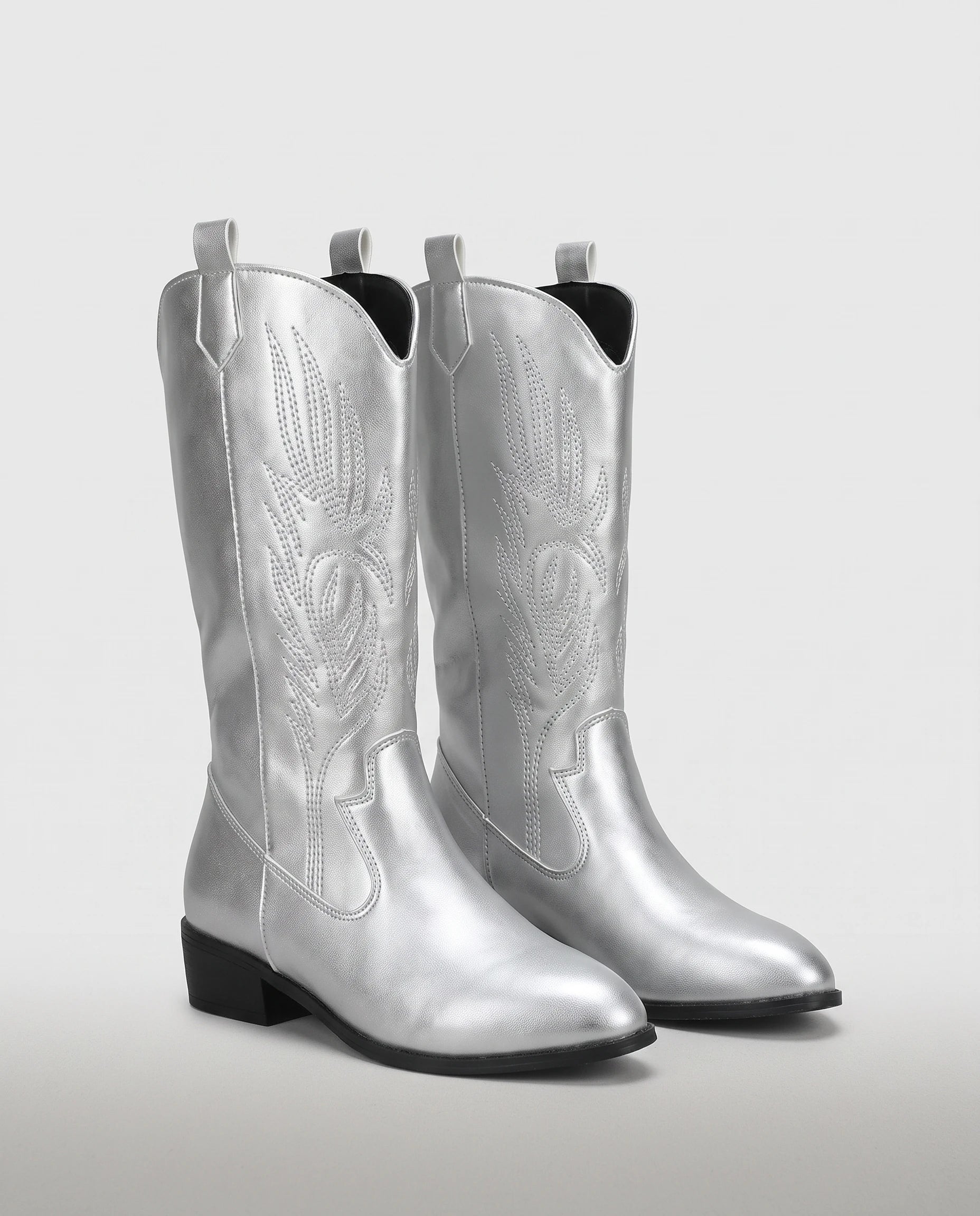Bottes santiags mi-mollet à broderie contrastée Amaryllis Argent — packshot studio