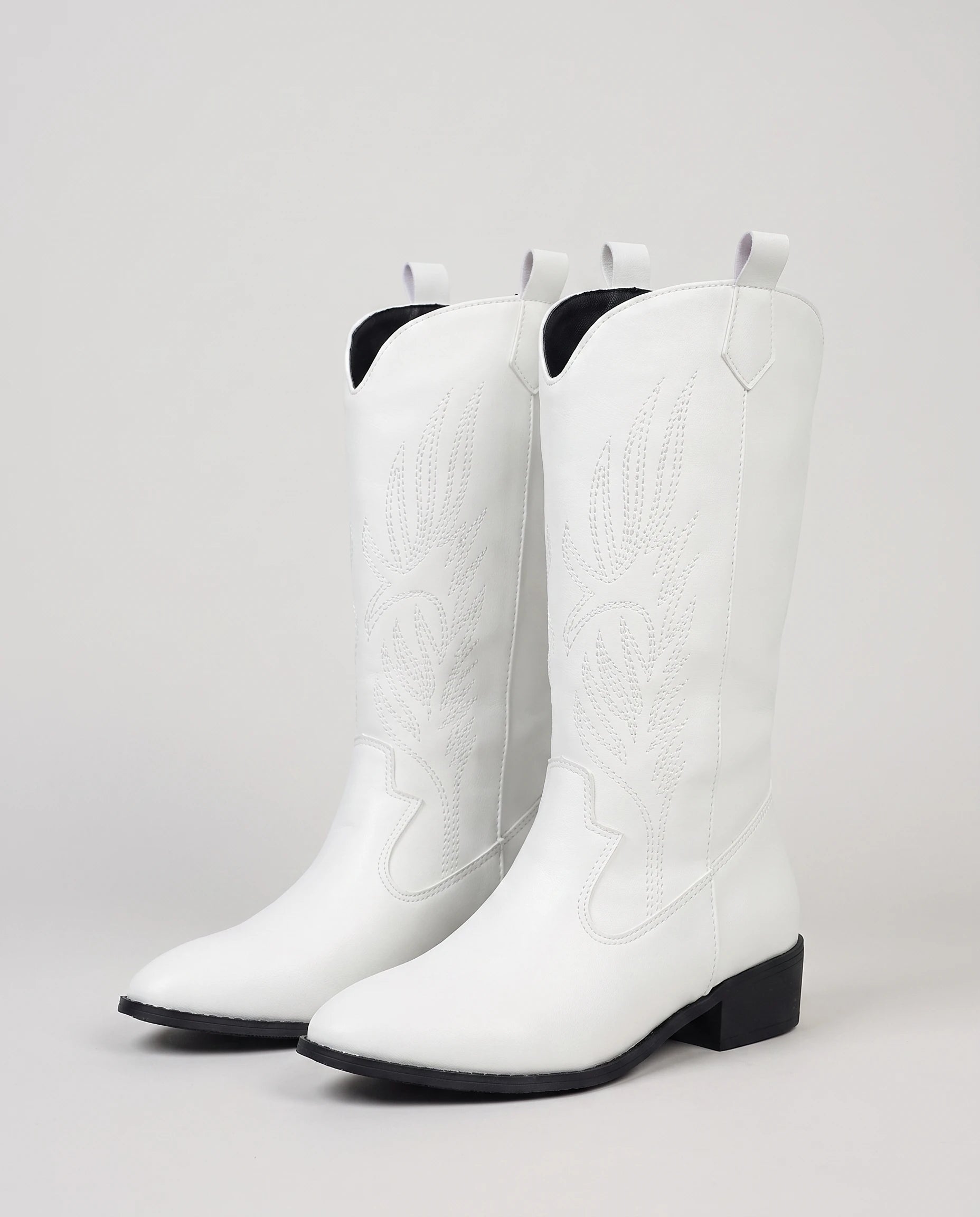 Bottes santiags mi-mollet à broderie contrastée Amaryllis Blanc — packshot studio