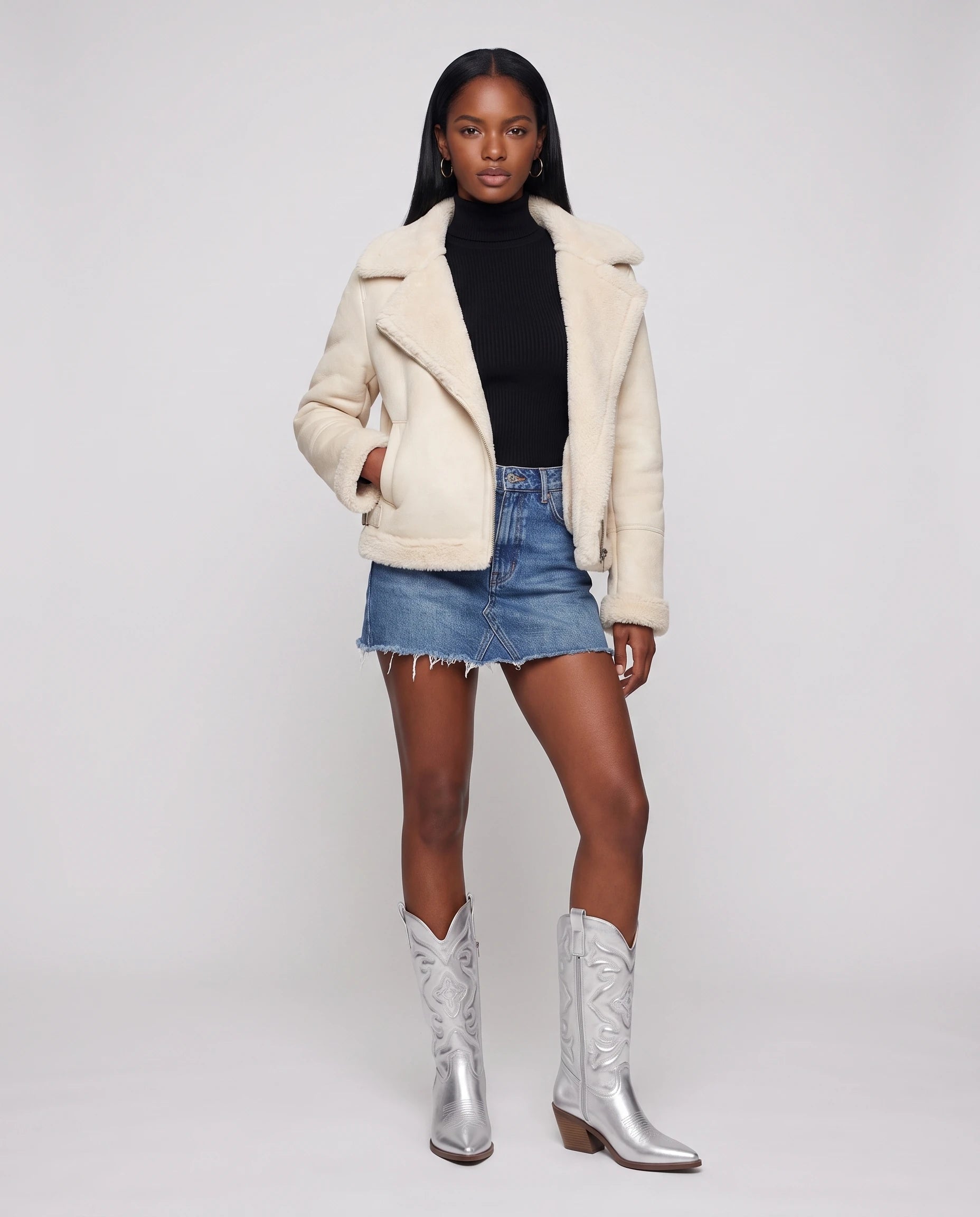 Bottes santiags mi-mollet en simili Artémise Argent — portées en pied