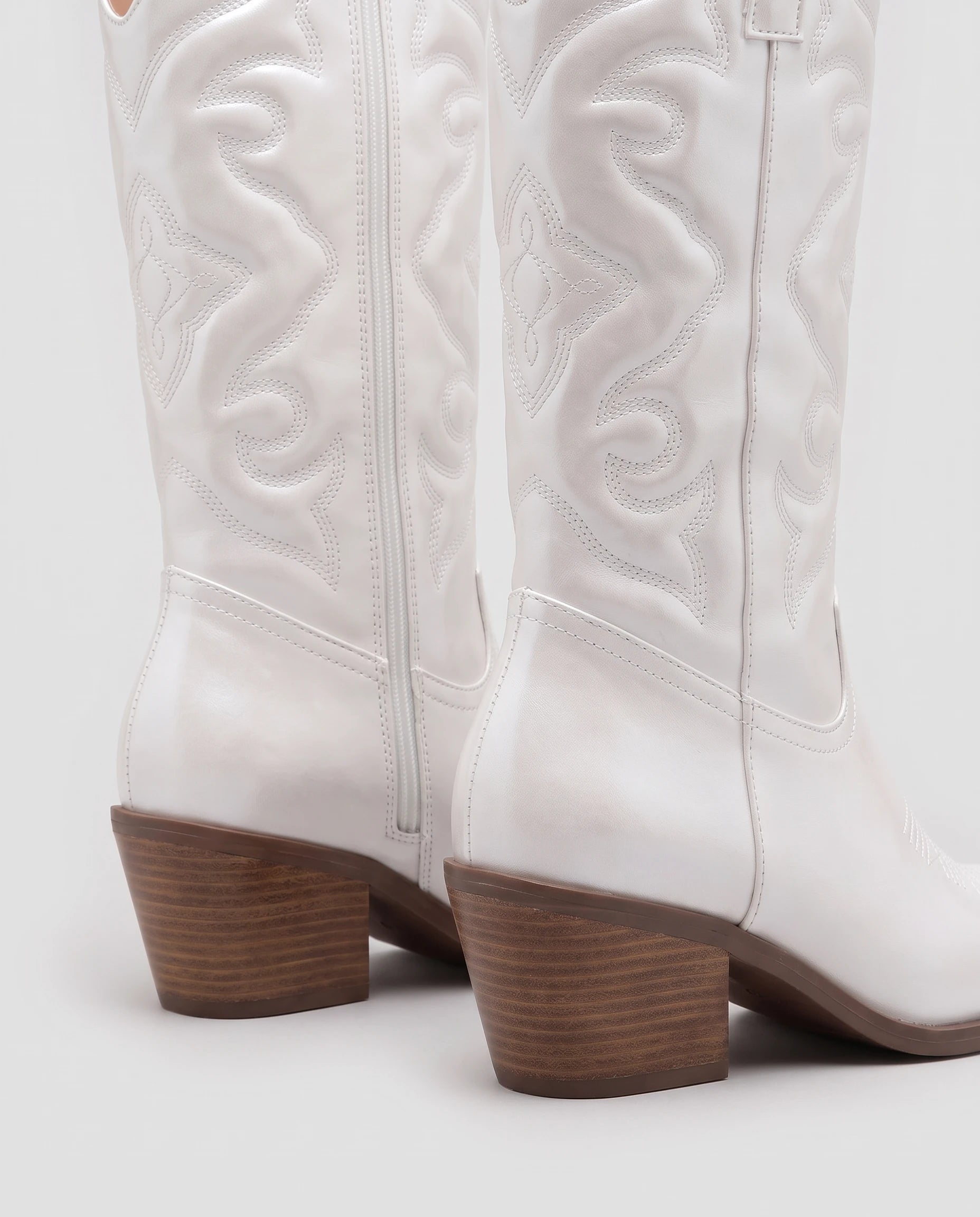 Bottes santiags mi-mollet en simili Artémise Blanc — packshot, second angle