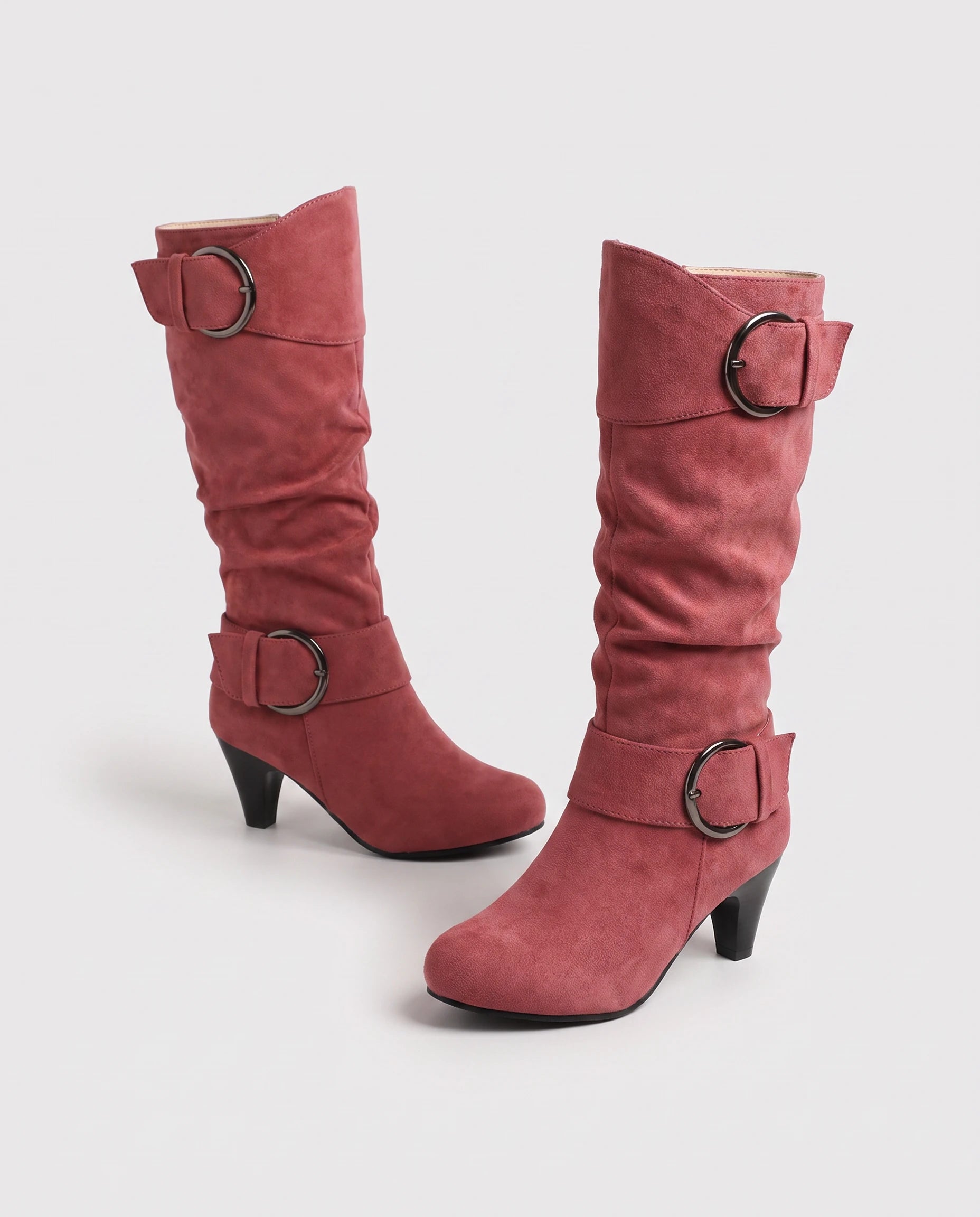Bottes slouchy à boucles anneau en suédine Isadora — Vieux Rose, paire en packshot studio