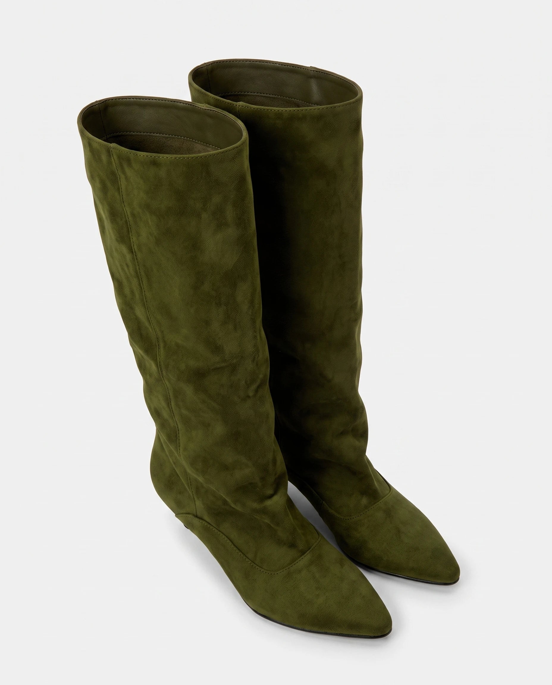 Bottes souples à petit talon en suédine Bernadette — Vert Olive, packshot vue complémentaire