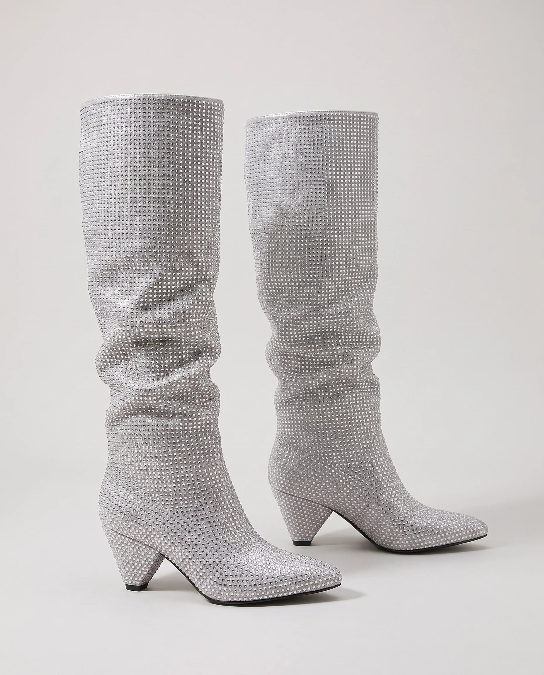 Bottes hautes slouchy à strass Odalie — Argent, paire vue de profil en studio
