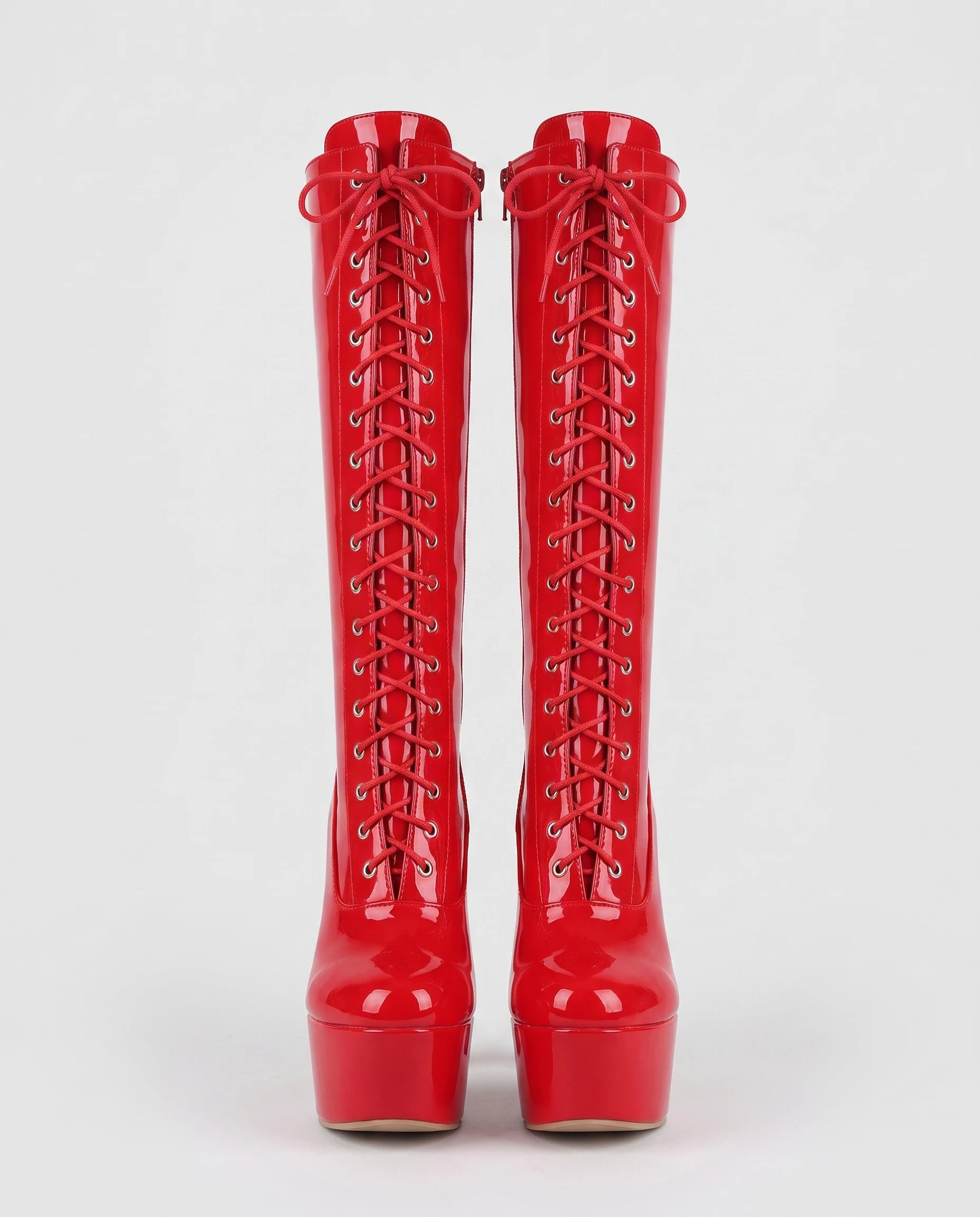 Bottes hautes vernies lacées à plateforme Vitaline — Rouge, paire en packshot studio