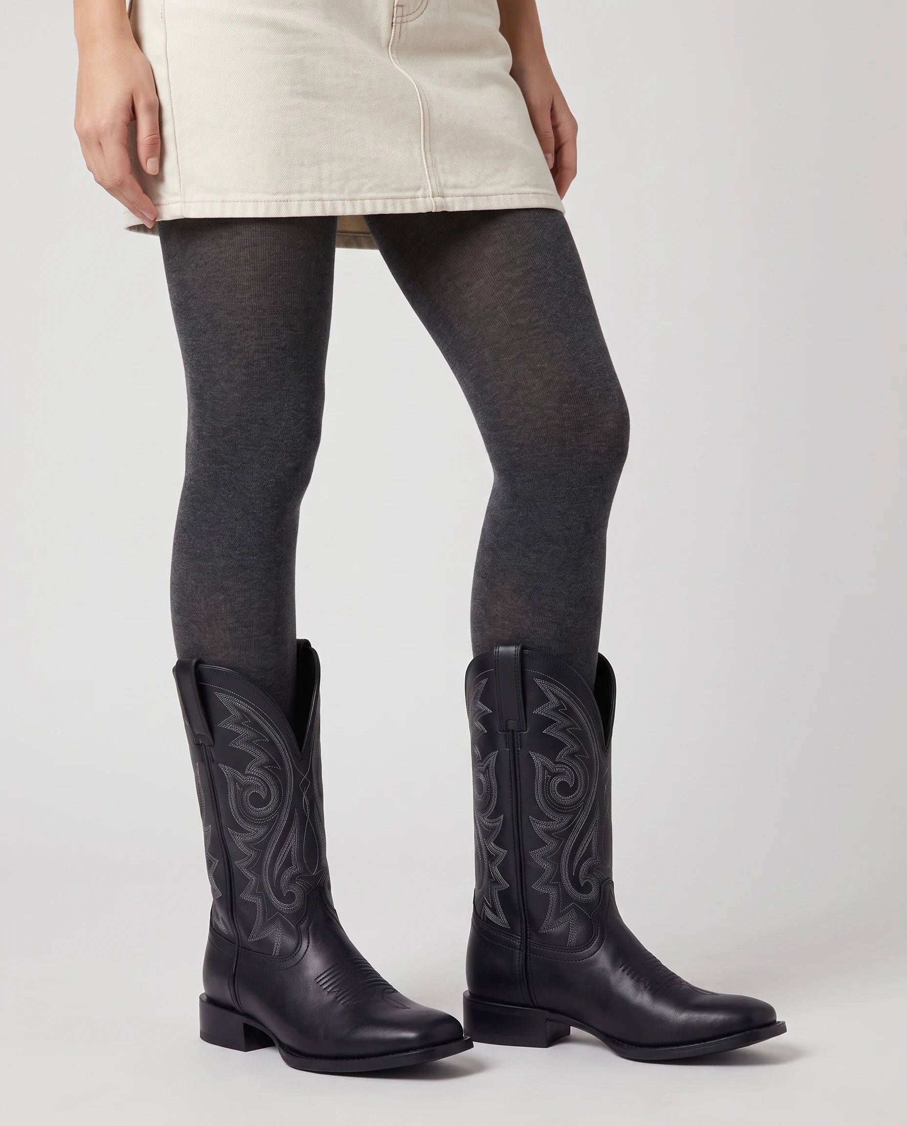 Bottes western à bout rond Marion — Noir, portées en plan rapproché, pieds parallèles