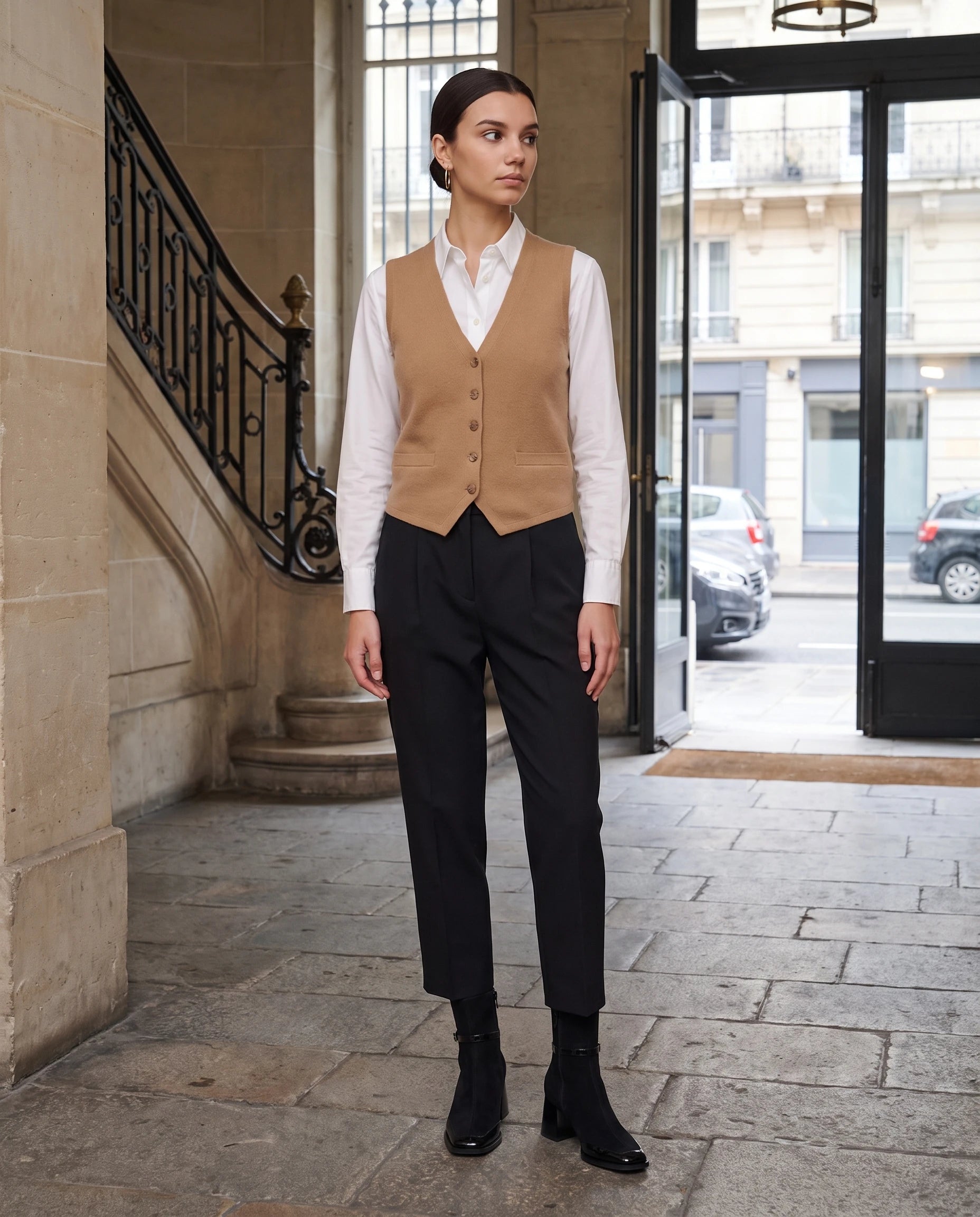 Bottines bi-matiere a bout verni Hyacinthe Noir — portées en extérieur
