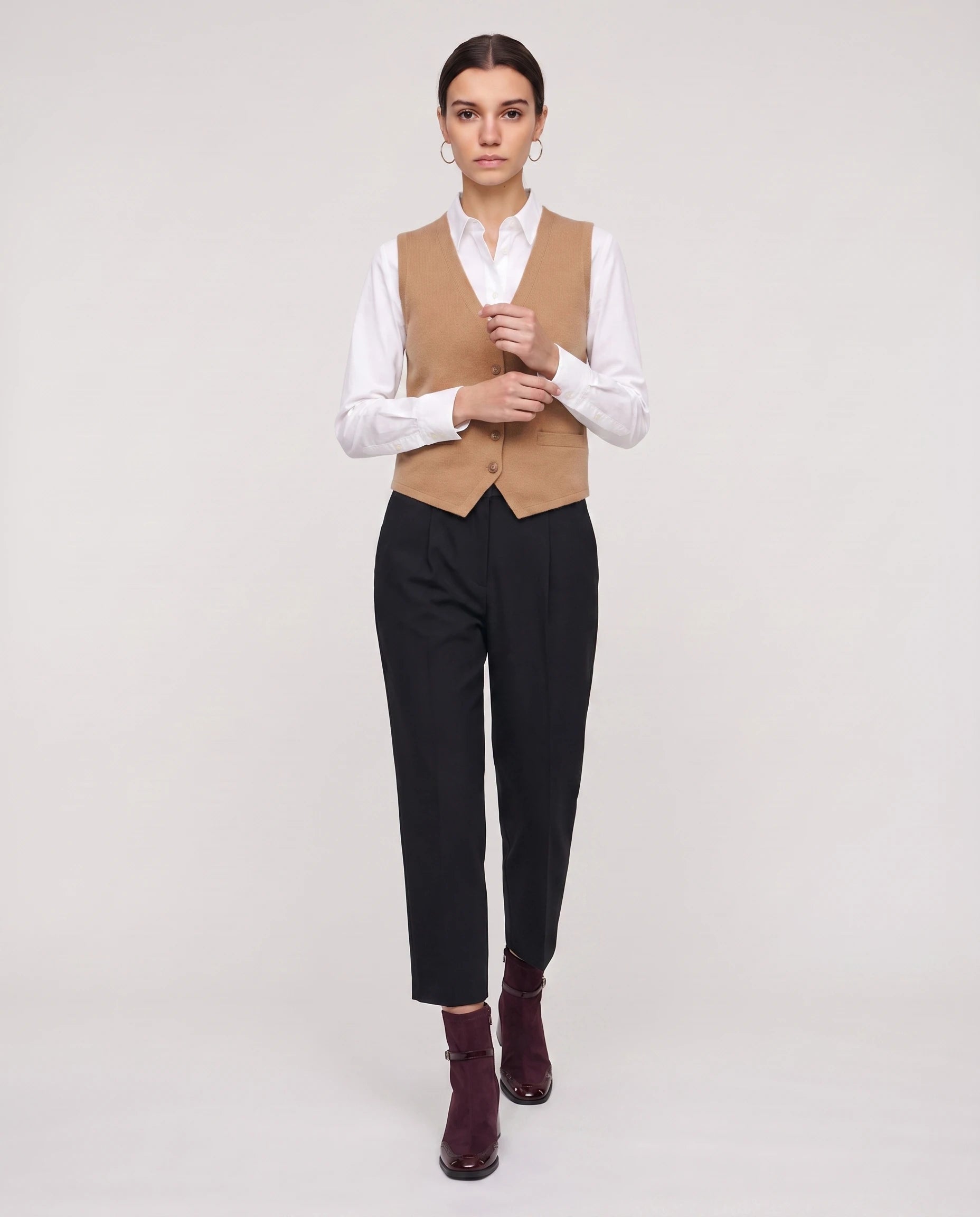 Bottines bi-matiere a bout verni Hyacinthe Prune-Marron — portées en pied