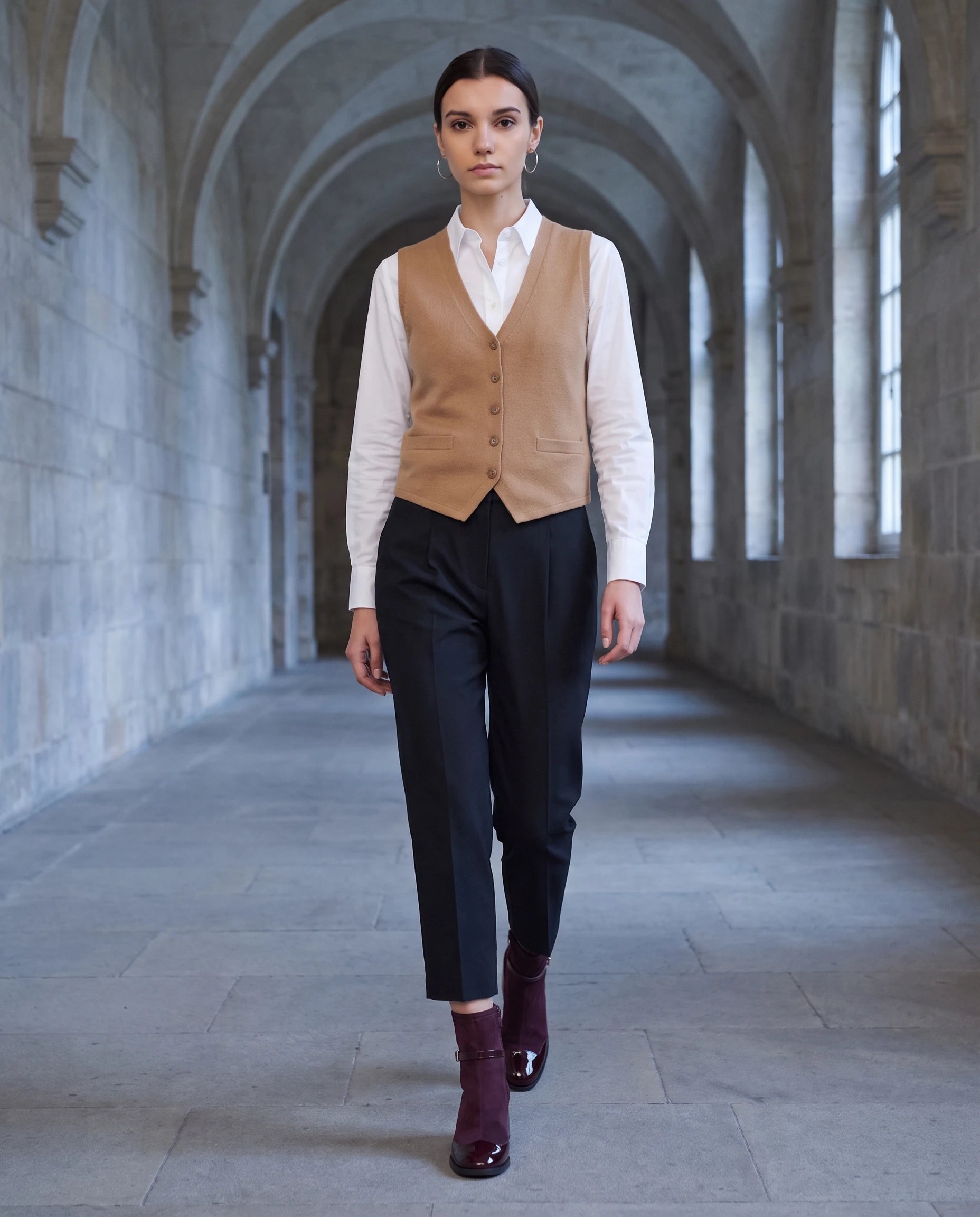 Bottines bi-matiere a bout verni Hyacinthe Prune-Marron — portées en situation