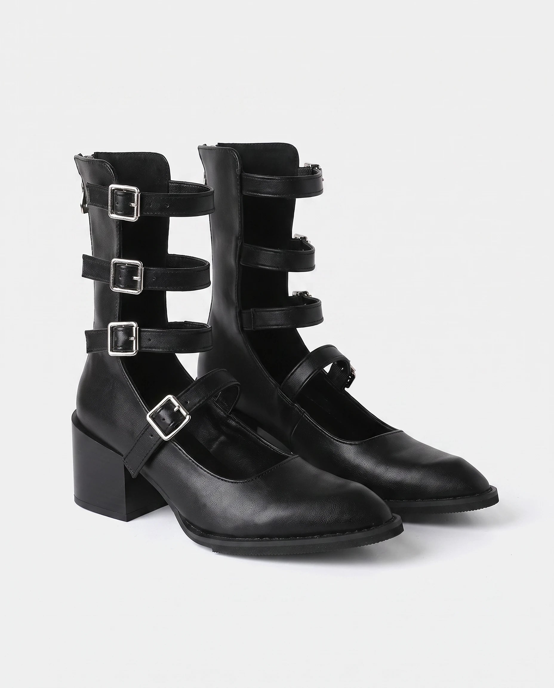 Bottines pointues à brides et boucles en simili Guenièvre Noir — packshot studio