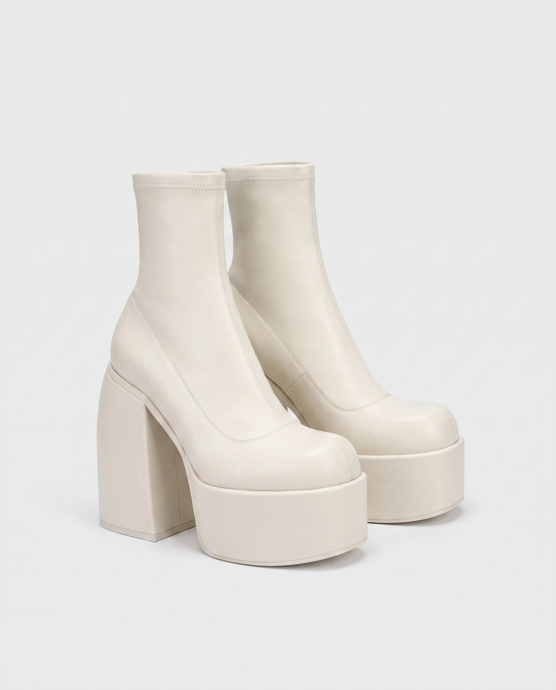 Bottines chaussette à plateforme massive Ludmilla — Blanc, paire en packshot studio