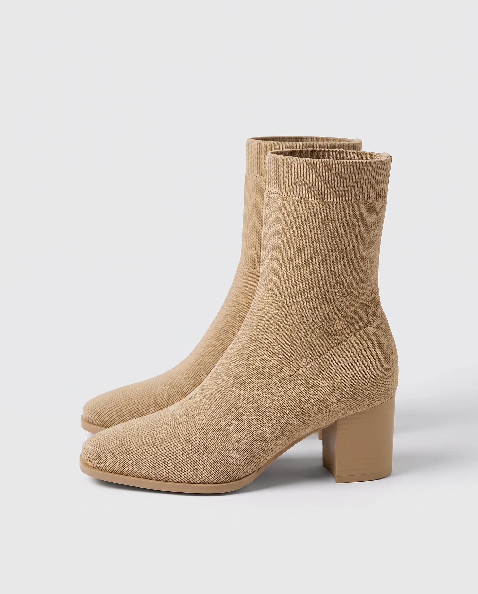 Bottines chaussettes en maille a talon bloc Cyprienne Beige — packshot studio