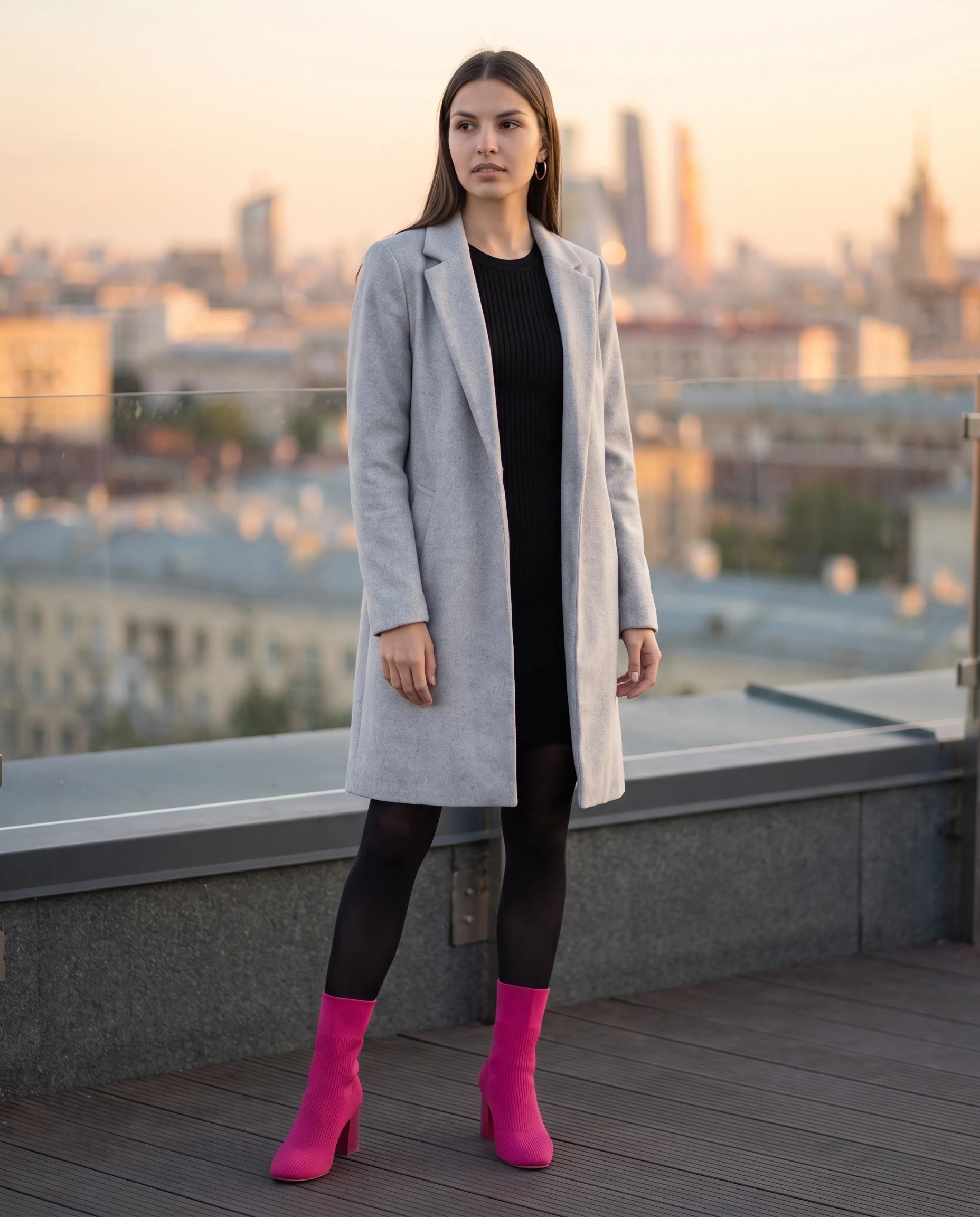 Bottines chaussettes en maille a talon haut Adelphine Fuchsia — portées en extérieur