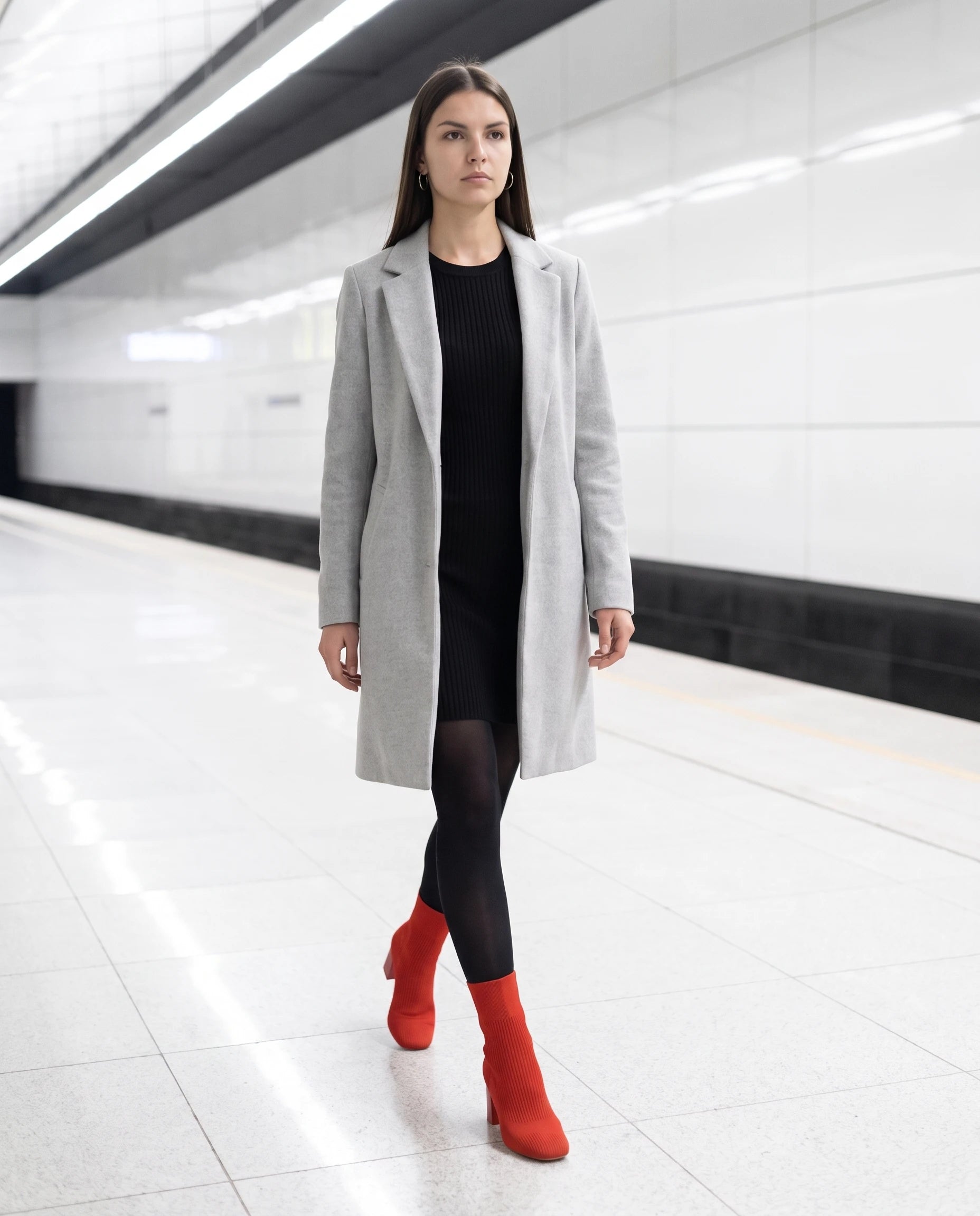 Bottines chaussettes en maille a talon haut Adelphine Rouge Coquelicot — portées en situation