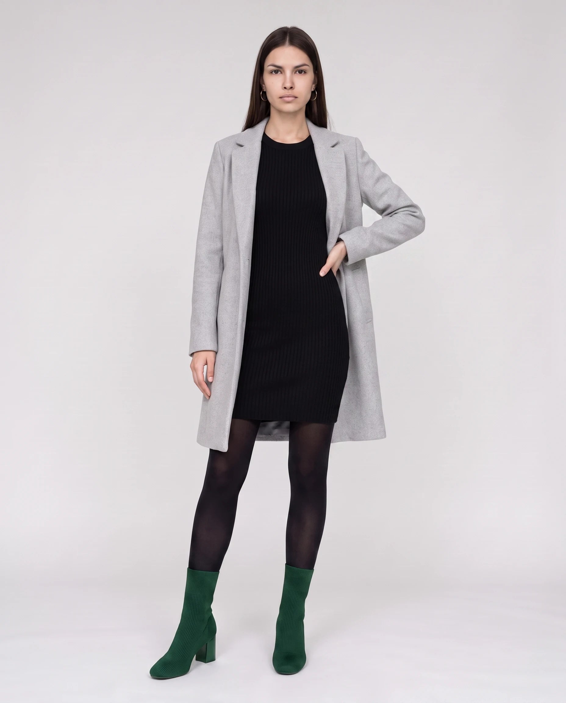 Bottines chaussettes en maille a talon haut Adelphine Vert Sapin — portées en pied