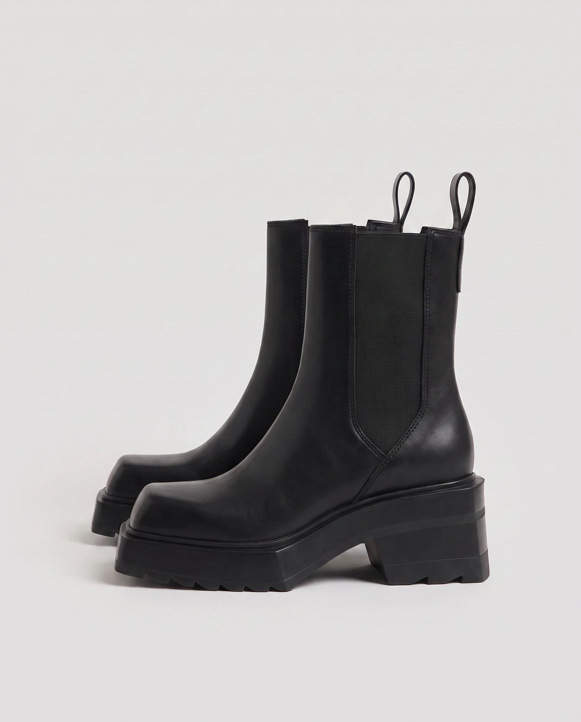 Bottines chelsea à bout carré et talon Herméline — Noir, profil avec talon bloc et semelle crantée