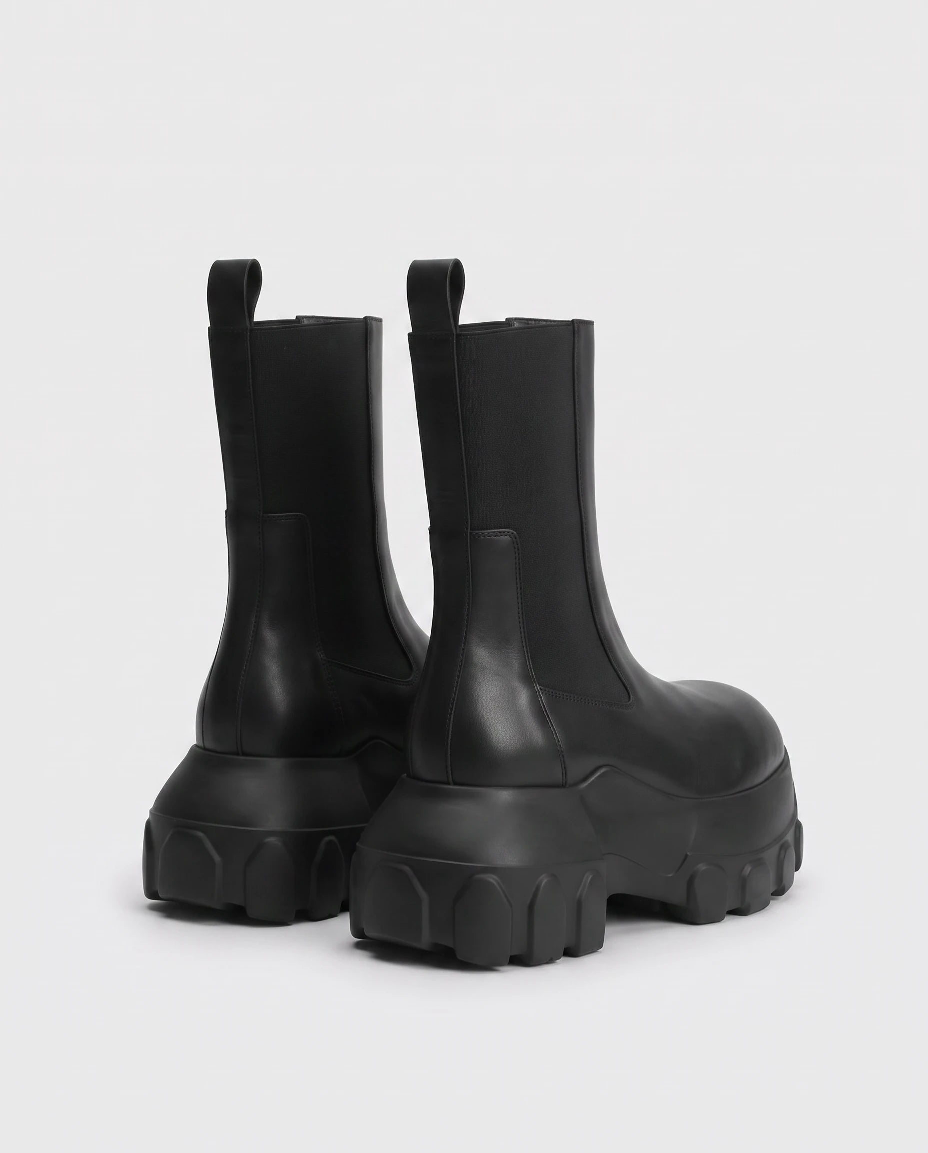 Bottines chelsea à plateforme crantée Maëlle — Noir, vue de dos avec tirants et semelle sculptée