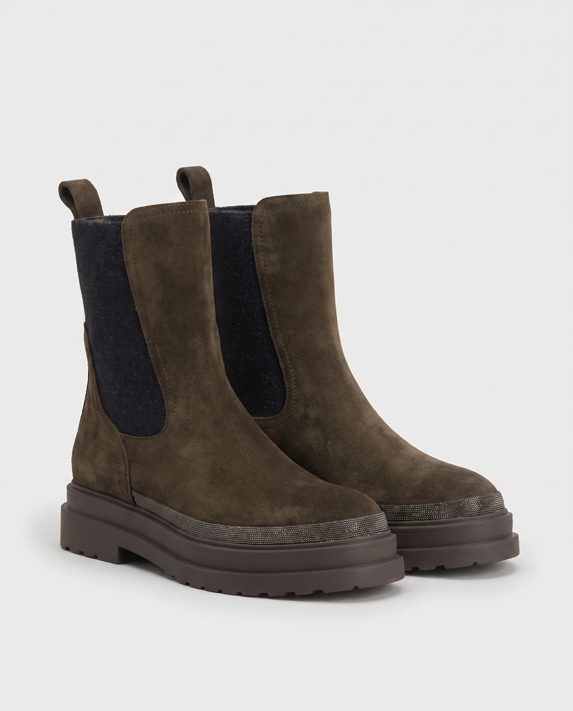 Bottines chelsea en suédine Améline — Kaki, paire vue de trois quarts studio