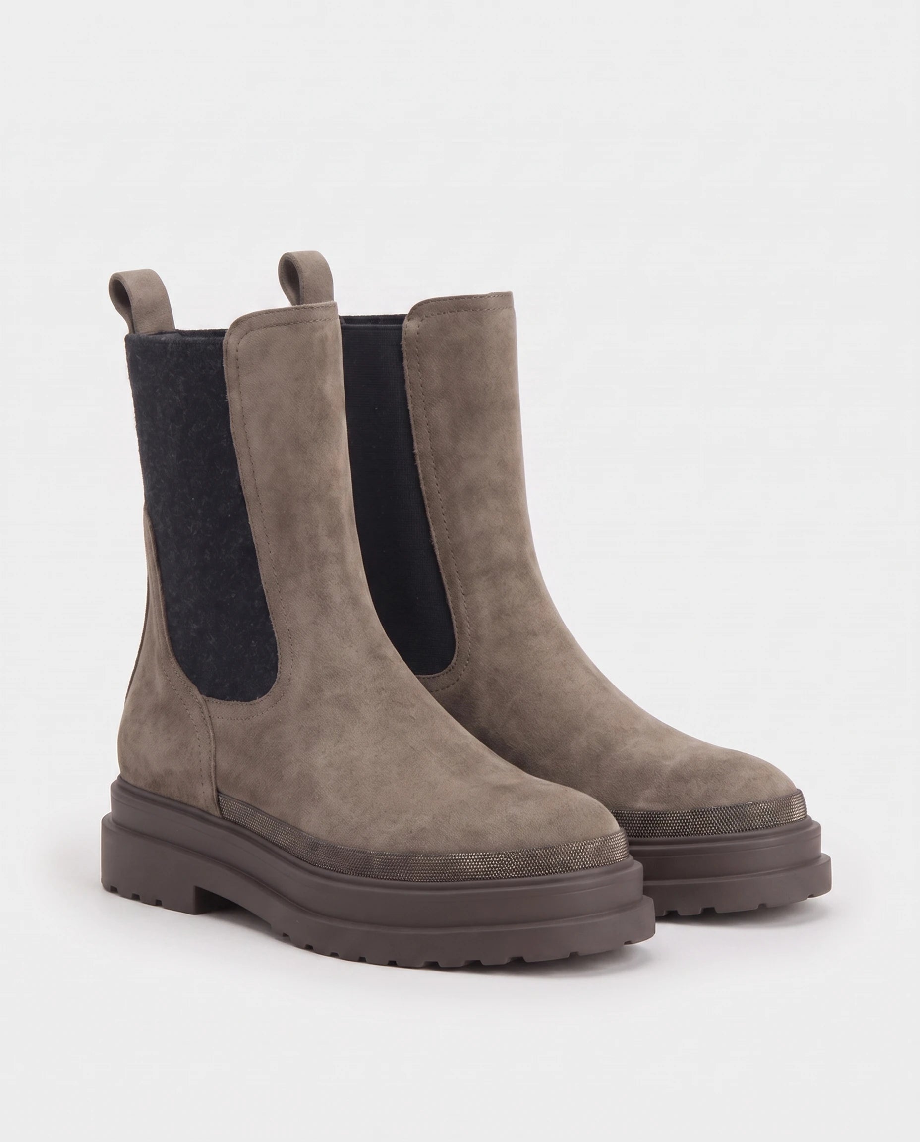 Bottines chelsea en suédine Améline — Taupe, paire vue de trois quarts studio