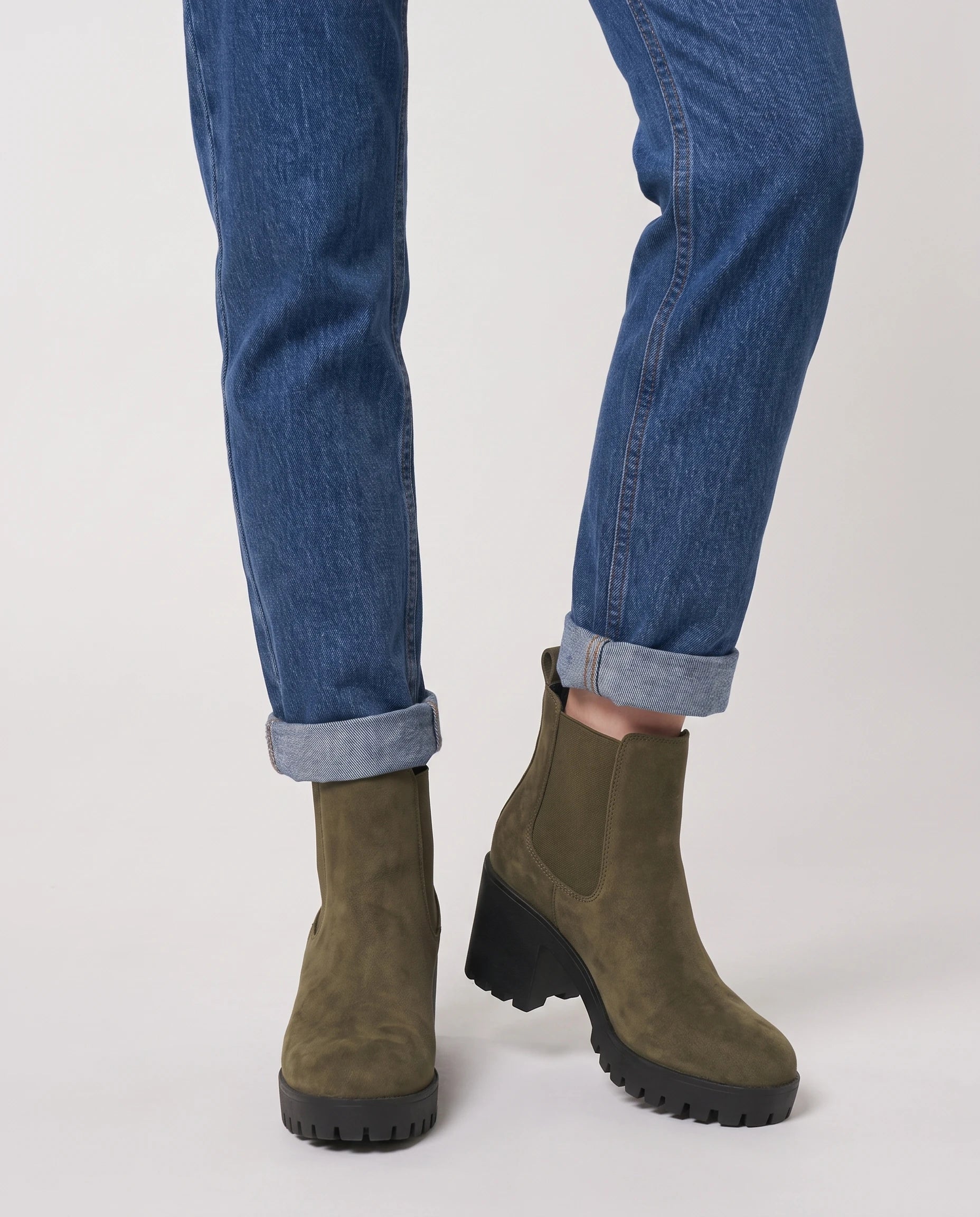 Bottines chelsea à talon en suédine Athalie — Kaki, détail du panneau élastique