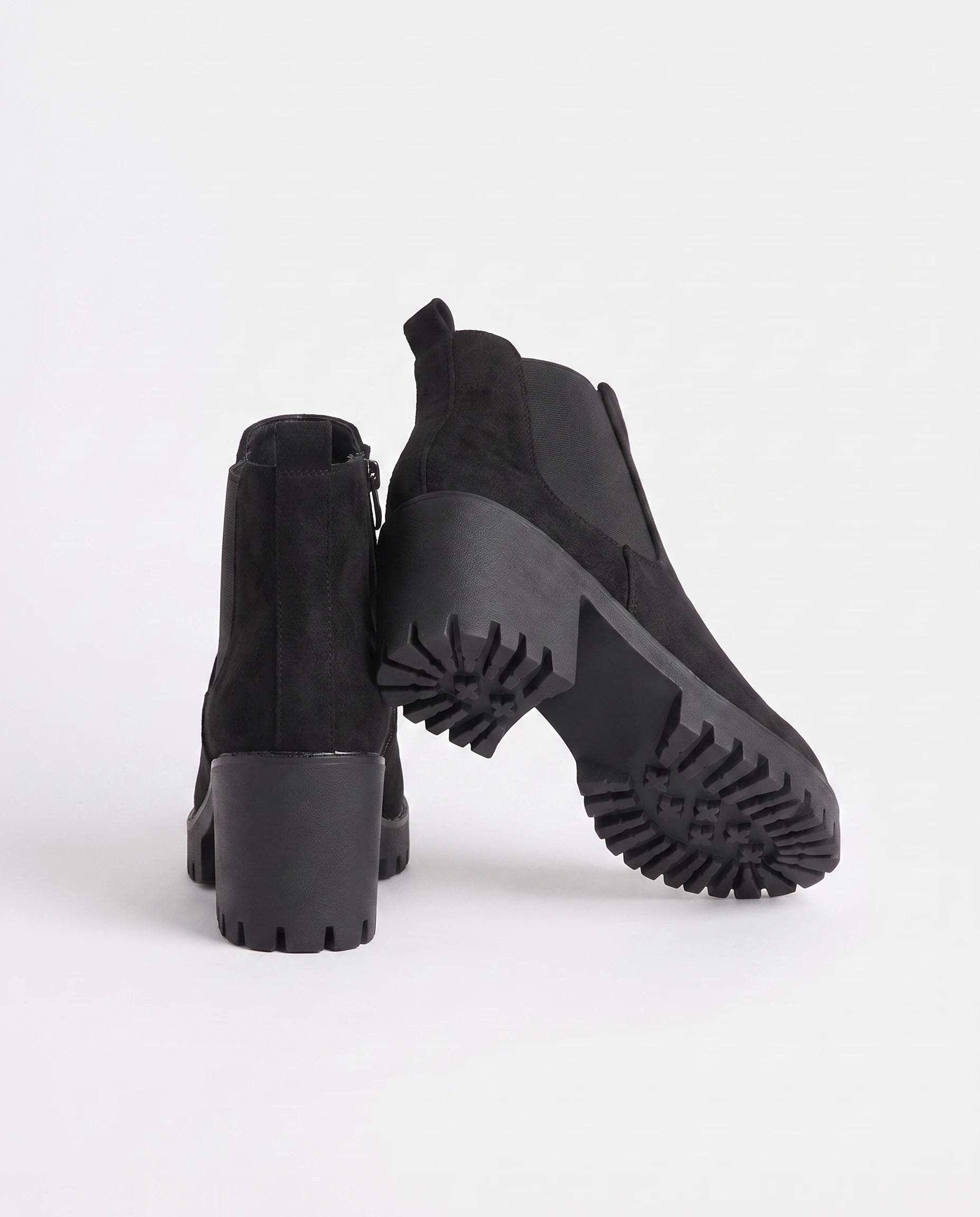 Bottines chelsea à talon en suédine Athalie — Noir, vue de dos avec talon bloc et semelle crantée