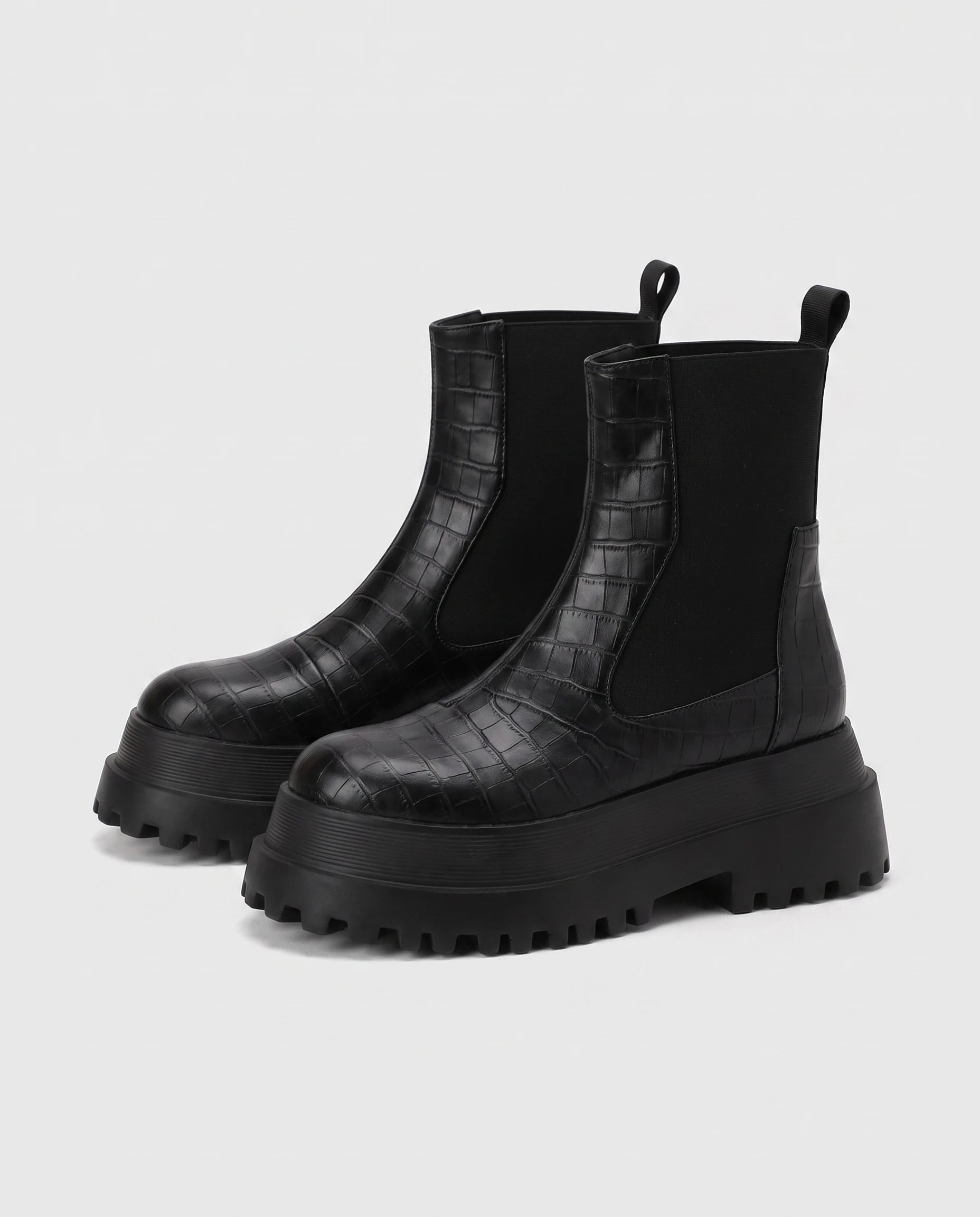 Bottines chelsea vernies à plateforme Gaëlle — Noir Croco, paire vue de profil studio