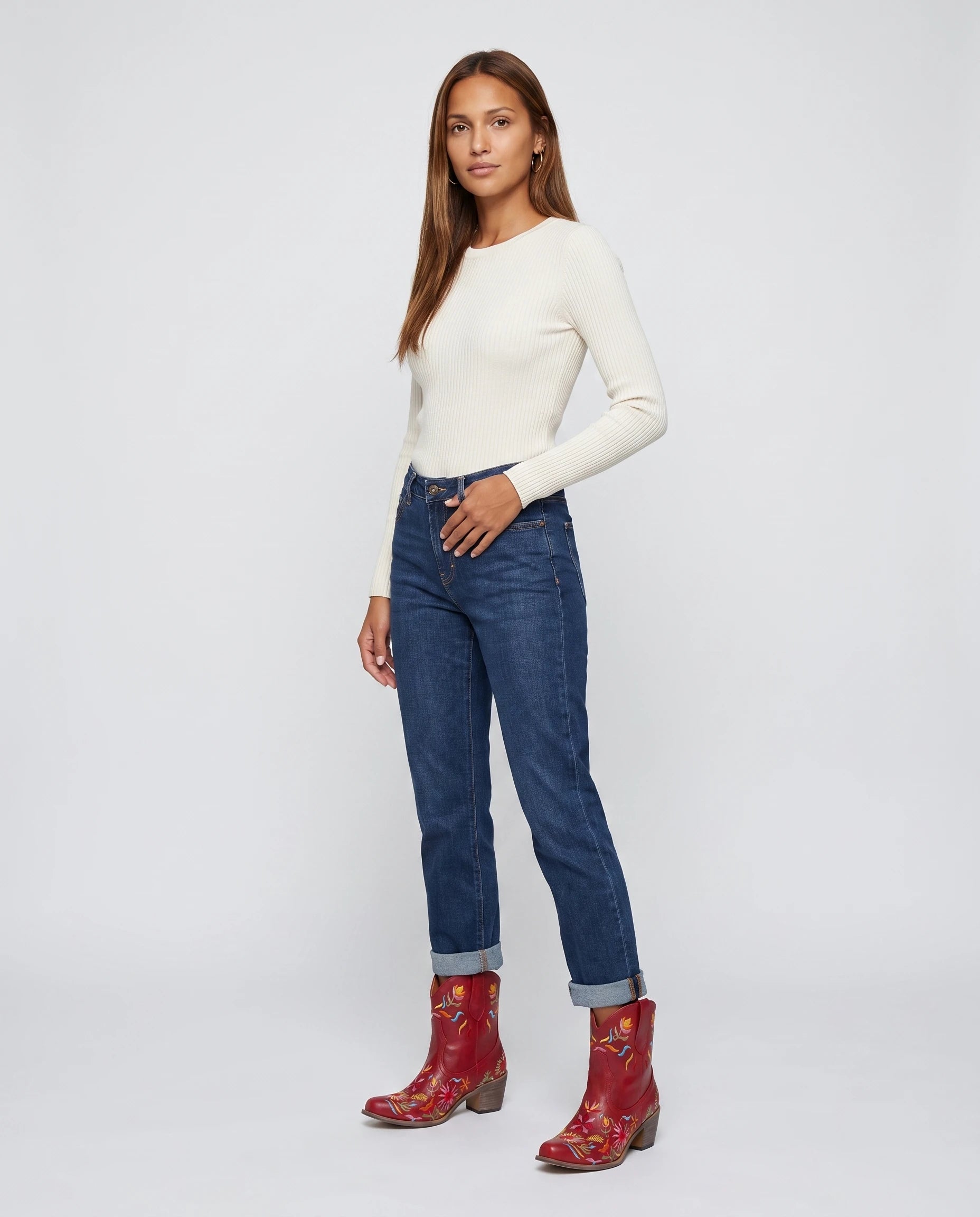 Bottines santiags à broderie florale en simili Émerance Rouge — portées en pied