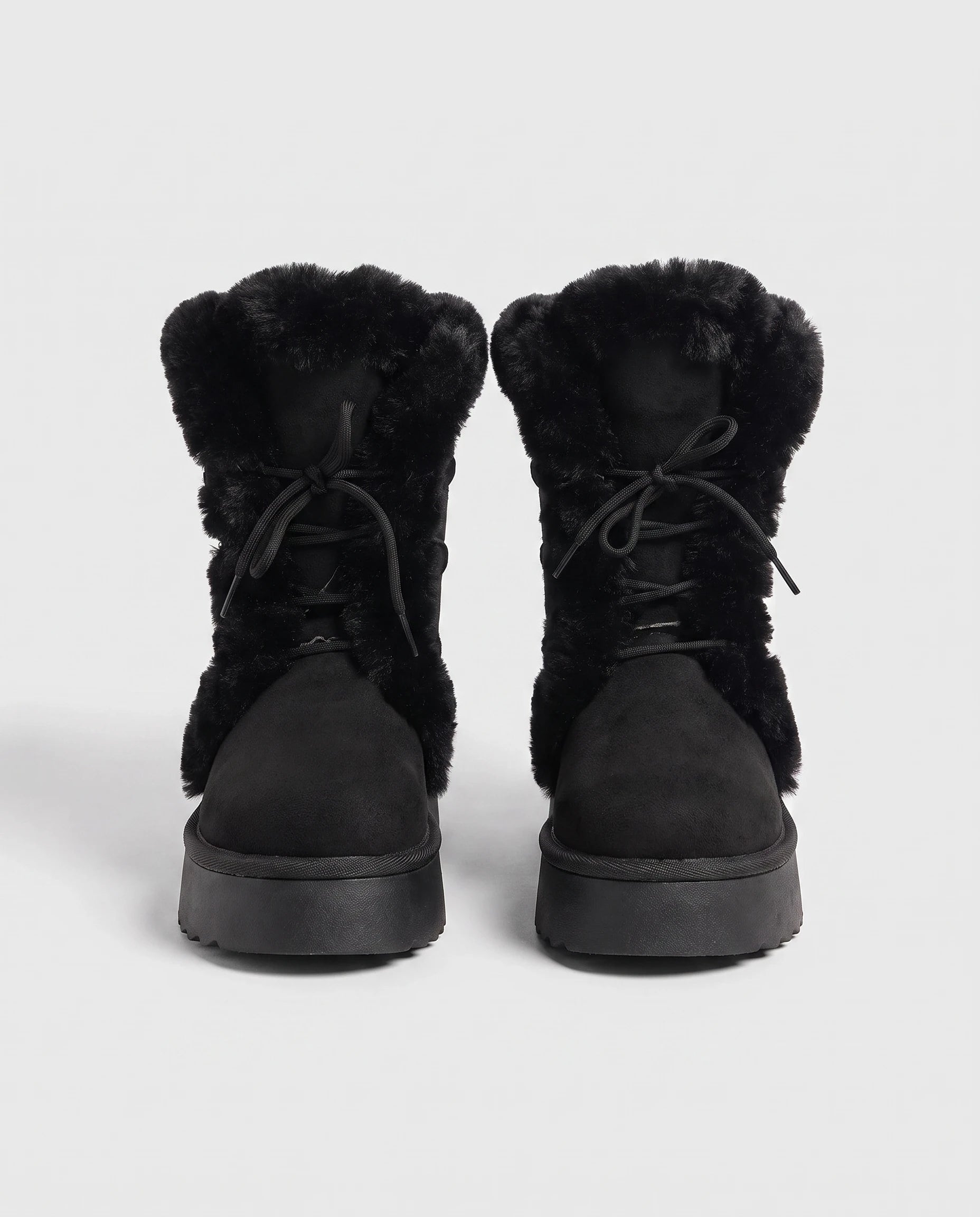 Bottines fourrées à lacets en suédine Toinette — Noir, paire en packshot studio