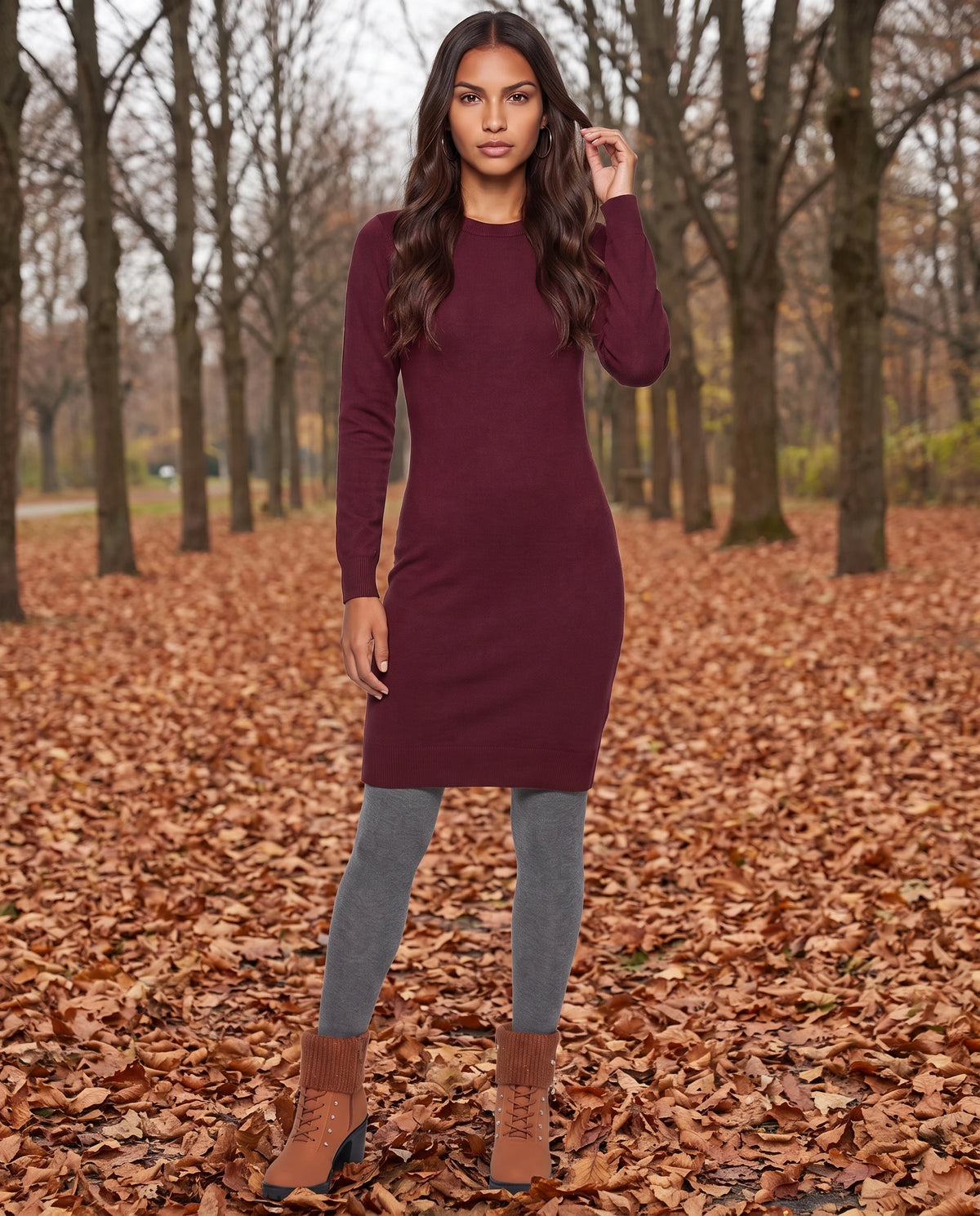 Bottines fourrées à talon et revers en maille Lucrèce — Cognac, portées dans une allée de parc en automne
