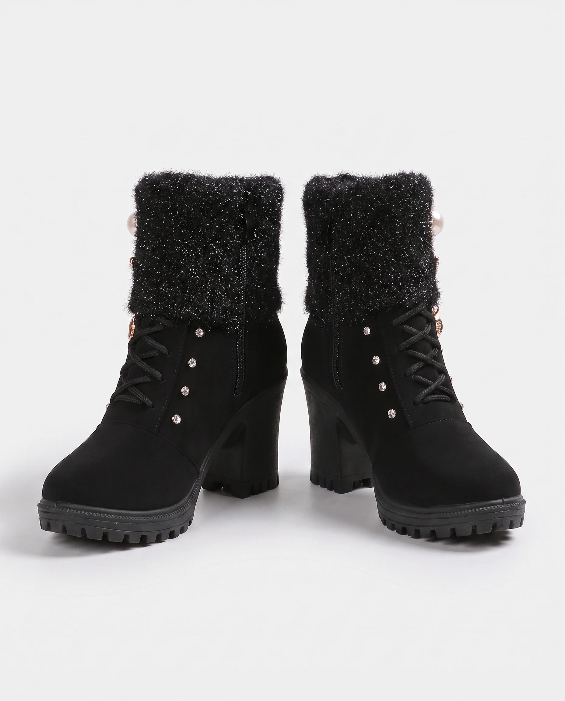 Bottines fourrées à talon et revers en maille Lucrèce — Noir, paire vue de trois quarts avant studio