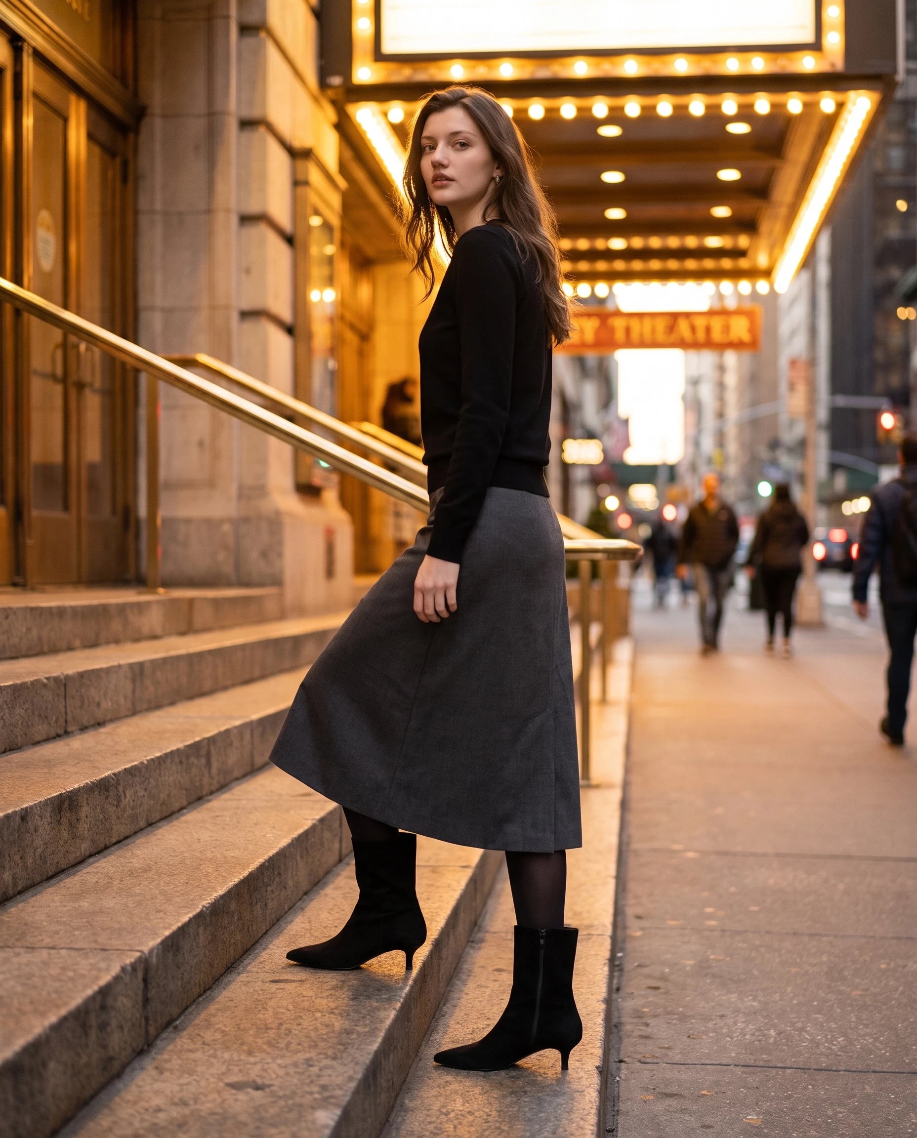 Bottines pointues à talon kitten Nathalène — Noir, portées en extérieur