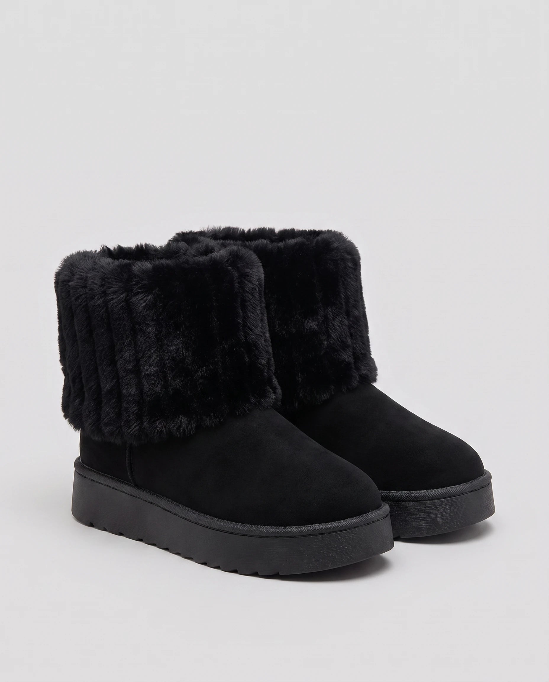 Bottines de neige à col fourrure et plateforme Yolène — Noir, paire en packshot studio