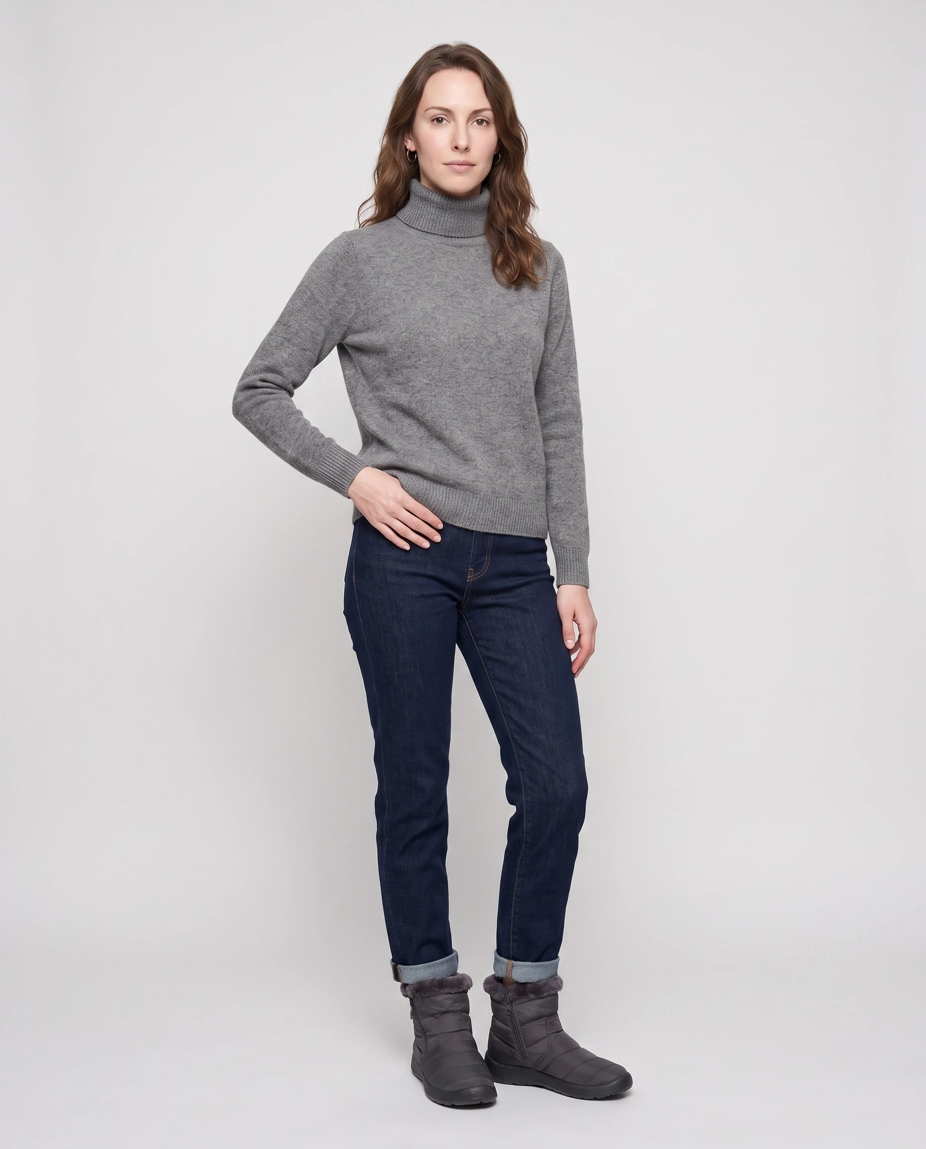 Bottines de neige fourrées Noëlle — Gris Anthracite, portées en plein pied studio
