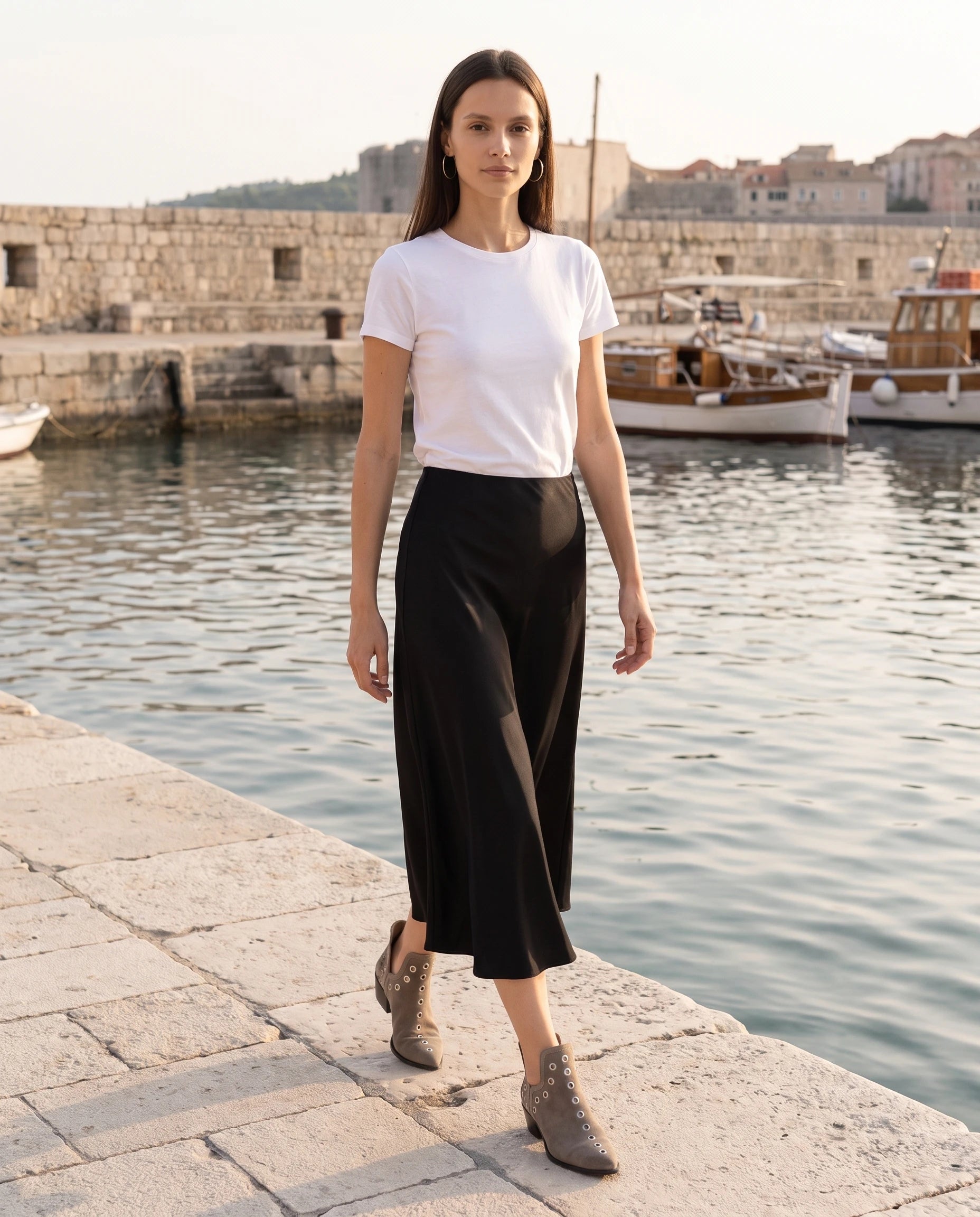 Bottines western à œillets cloutés Azélie — Taupe, portées en situation