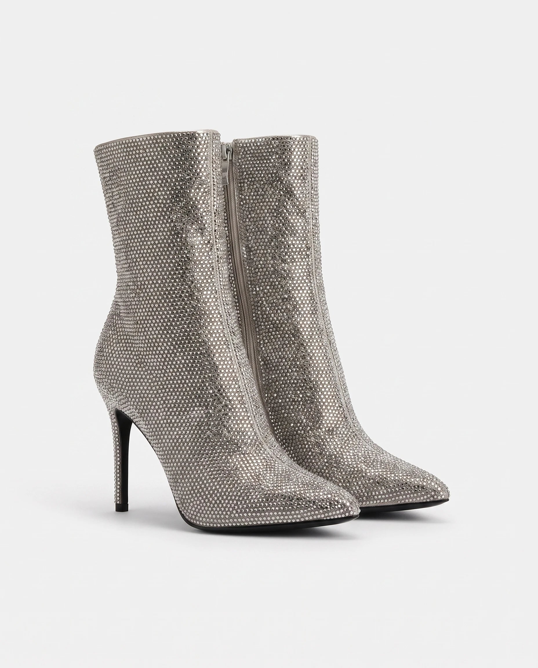 Bottines à strass à talon aiguille Perrette — Argent, paire vue de trois quarts en studio