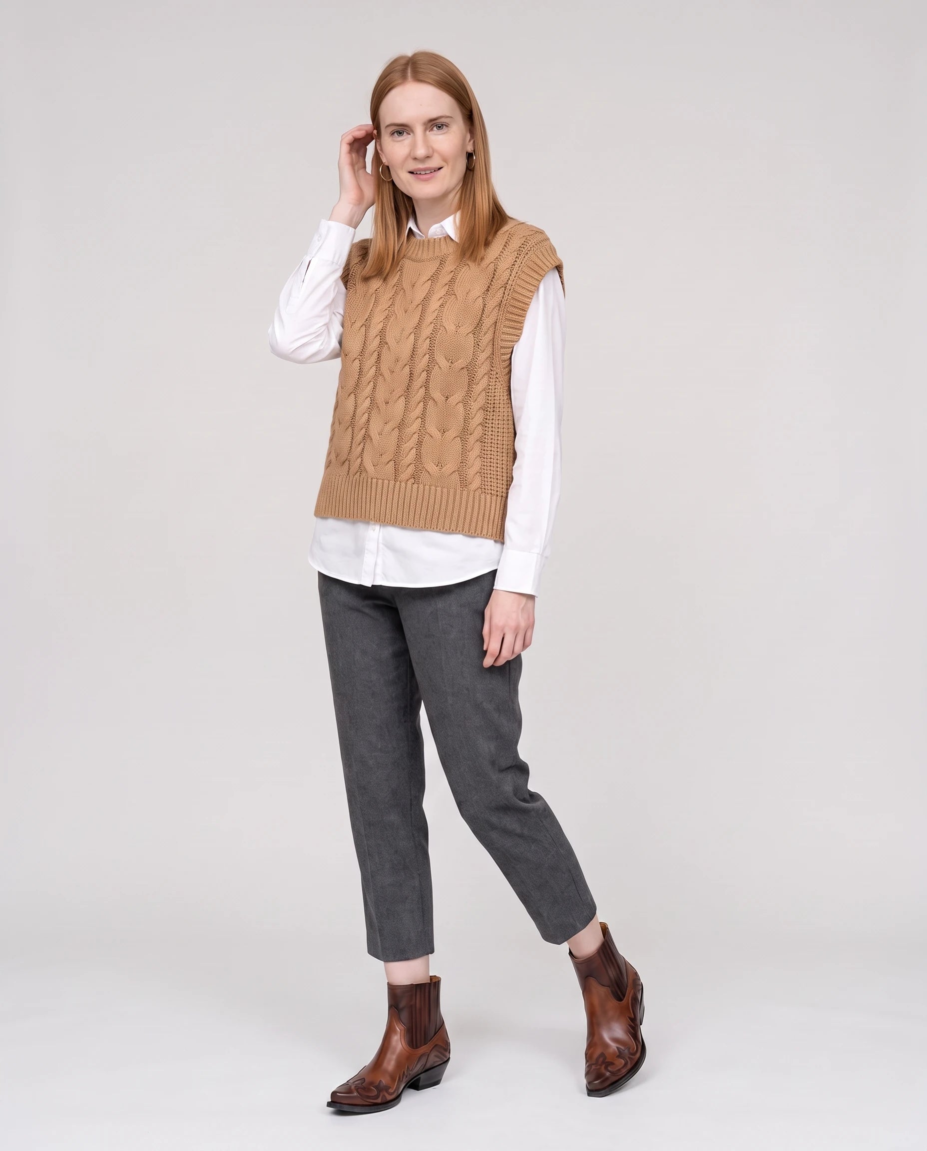 Bottines western à bout pointu en simili Mathurine Brun Cacao — portées en pied