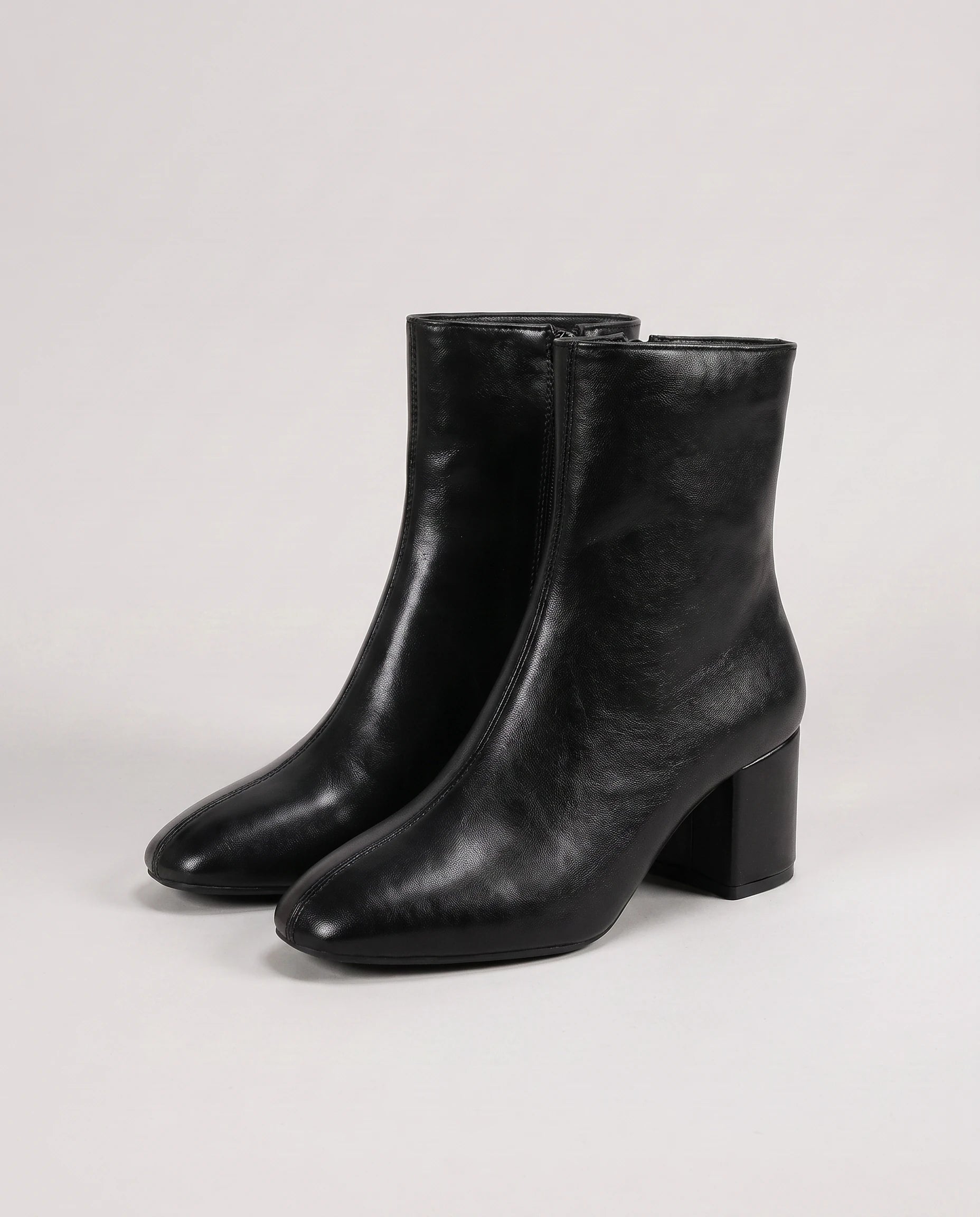 Bottines zippées en simili brillant Reine — Noir, paire en packshot studio