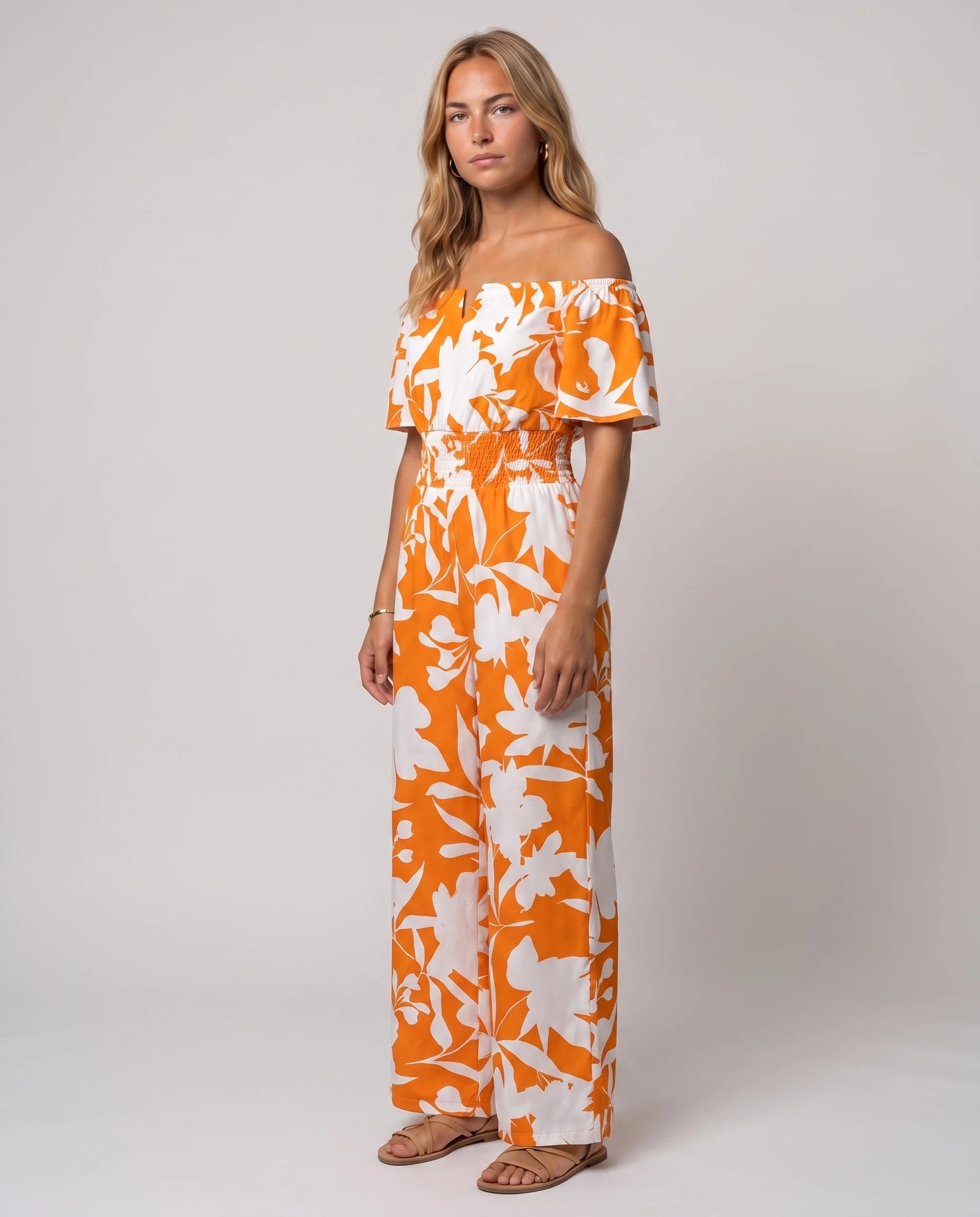 Combinaison bardot Pivoine Orange fleuri, vue trois-quarts studio