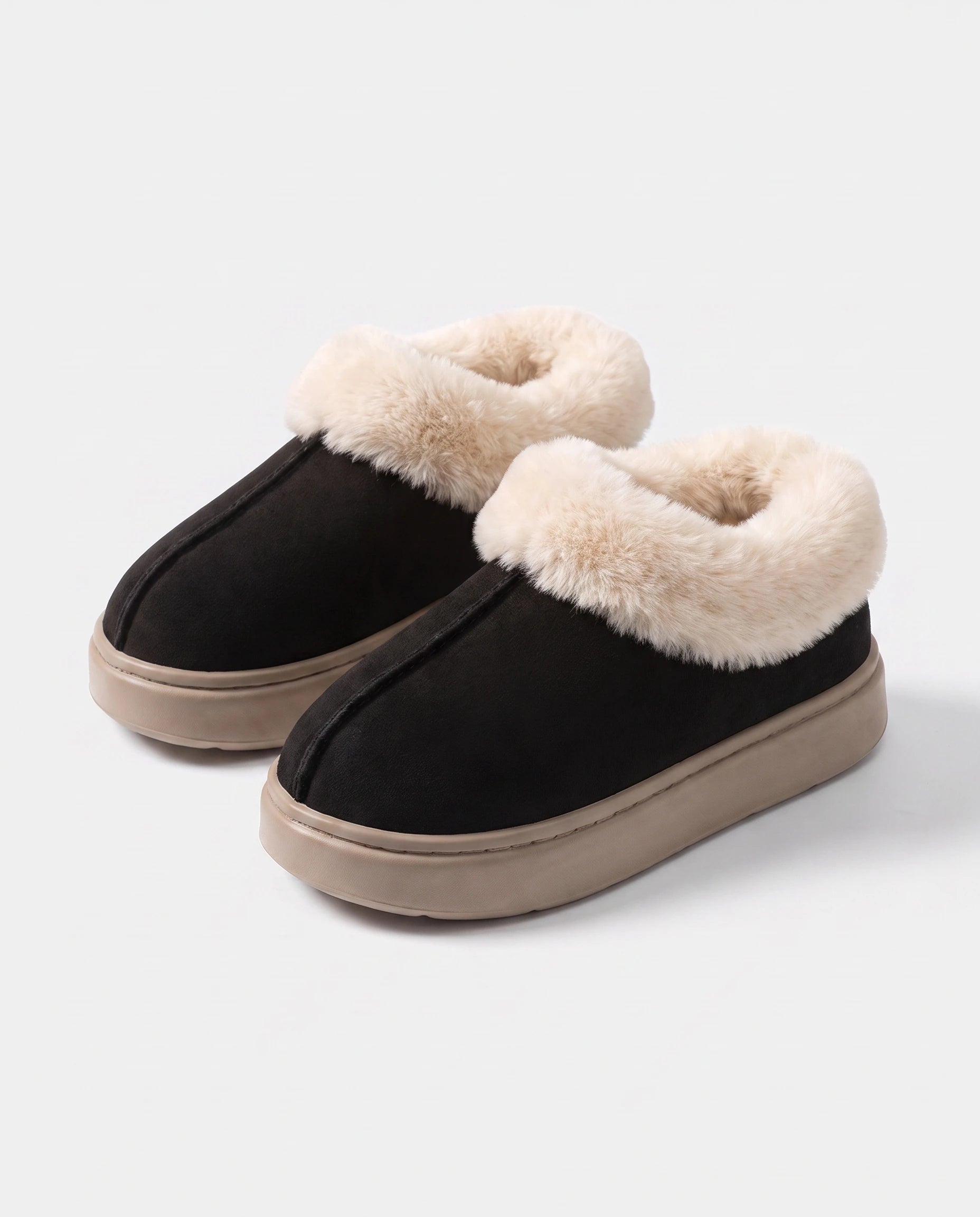 Chaussons bottines en peluche Roselène — Noir, paire en packshot studio