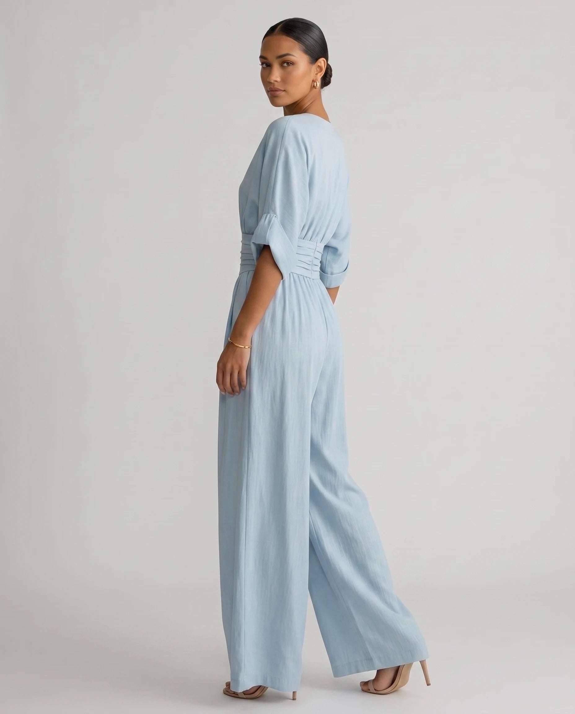 Combinaison habillee jambe large Bleu Ciel, vue trois-quarts studio - Ophelie | Zolena