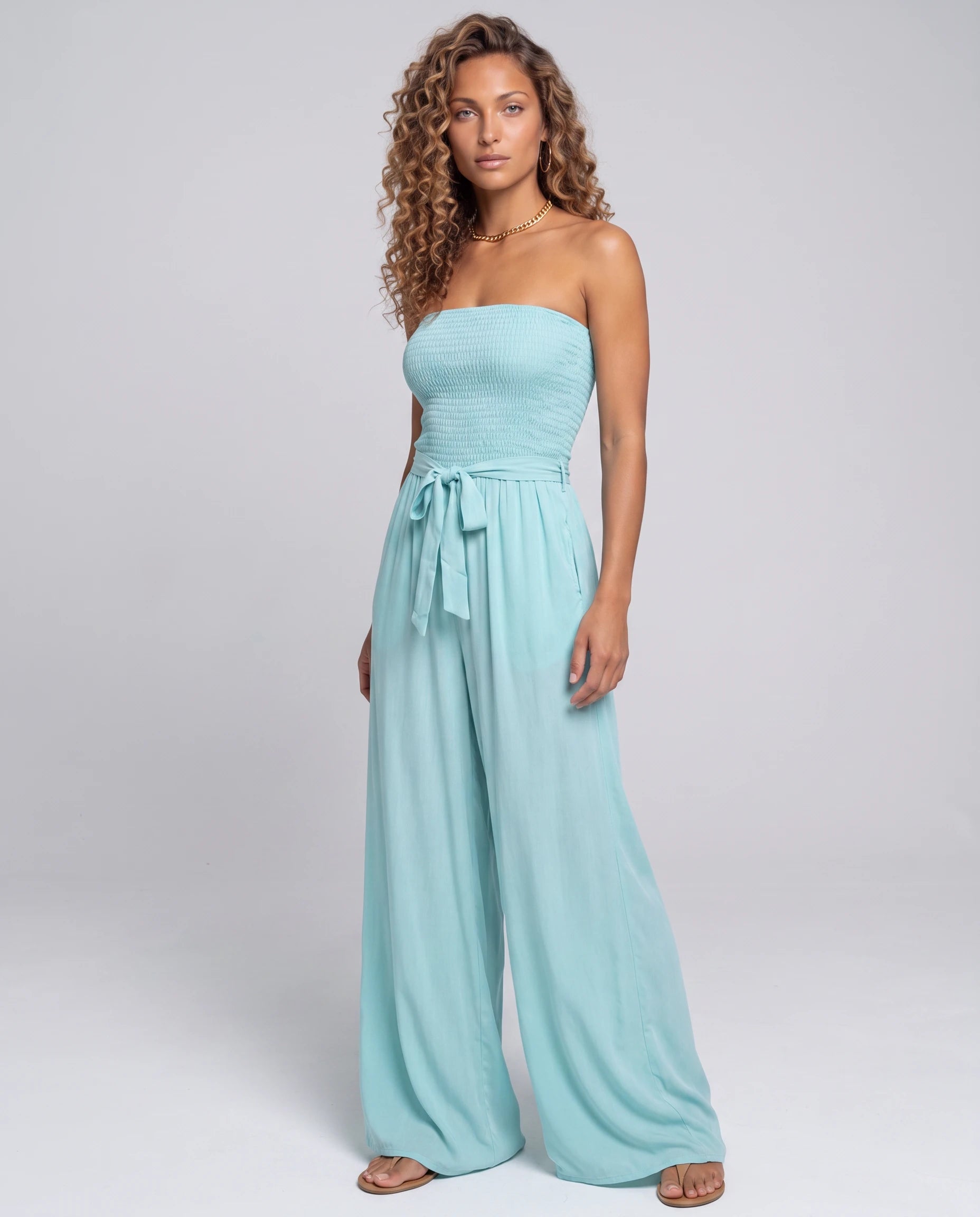 Combinaison bustier bleu lagon à jambe large — Lucile - vue studio, trois-quarts