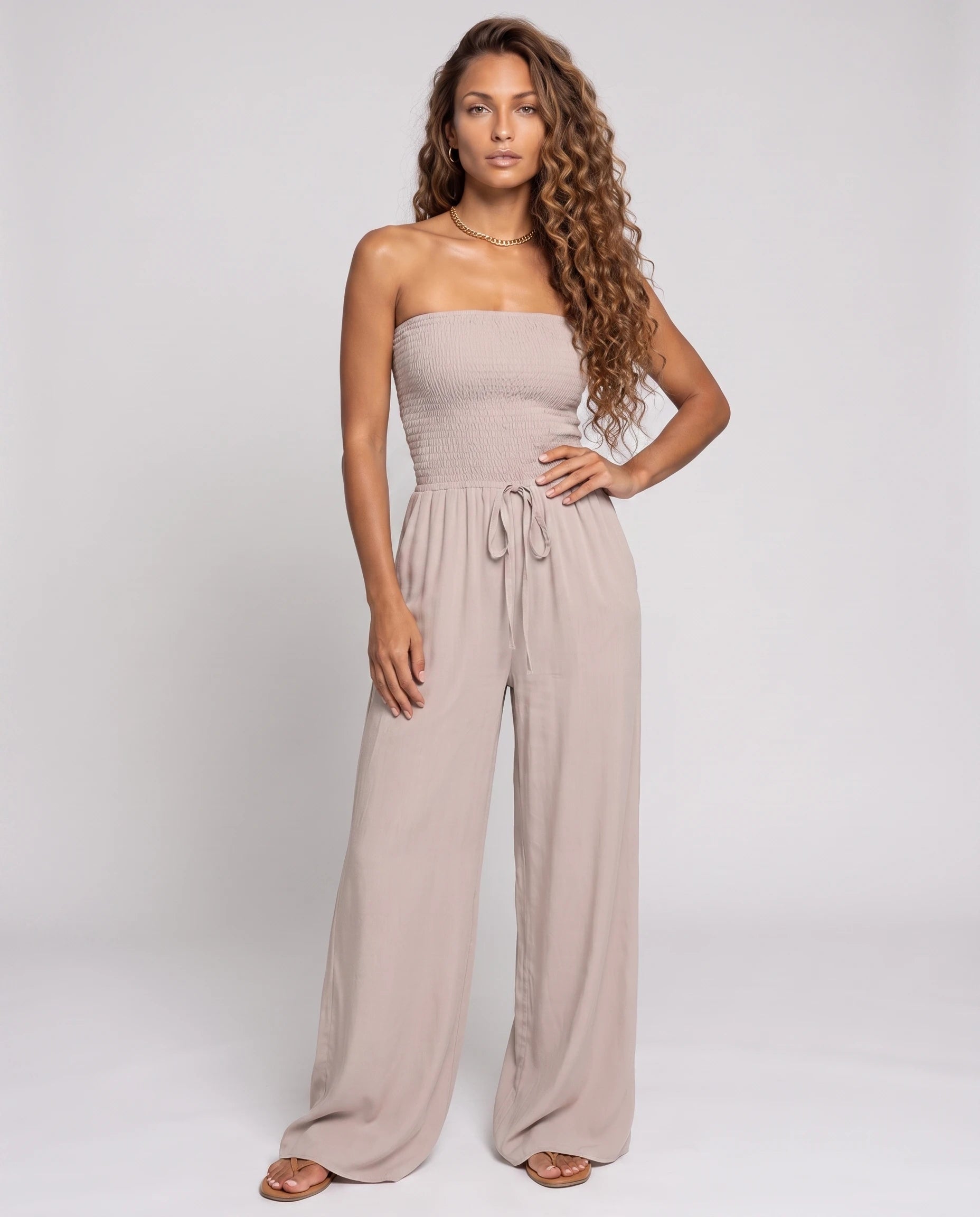 Combinaison bustier sable à jambe large — Lucile - vue studio, trois-quarts