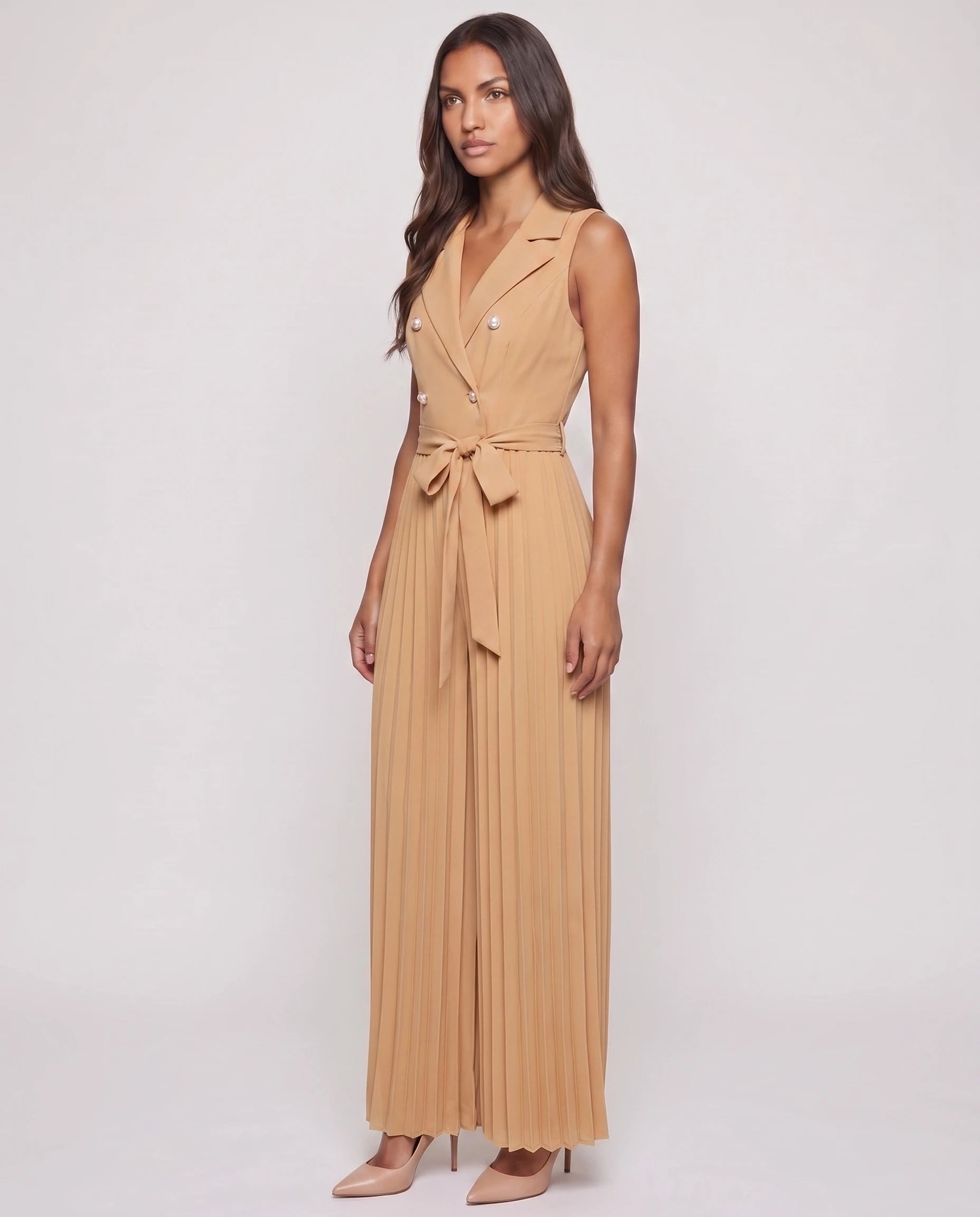 Combinaison habillée plissée à buste blazer Lucinde, coloris Camel, vue de trois-quarts